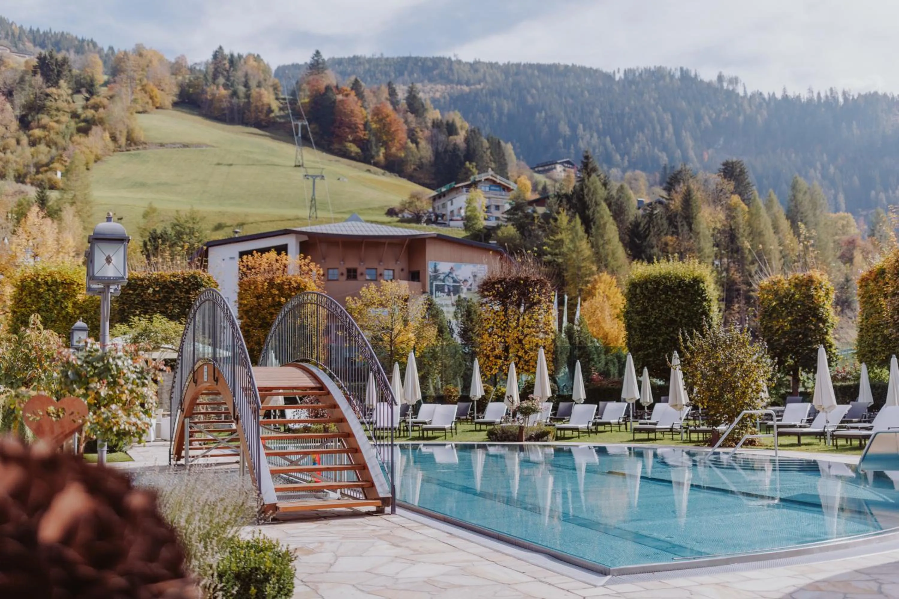 Swimming Pool in Verwöhnhotel Berghof