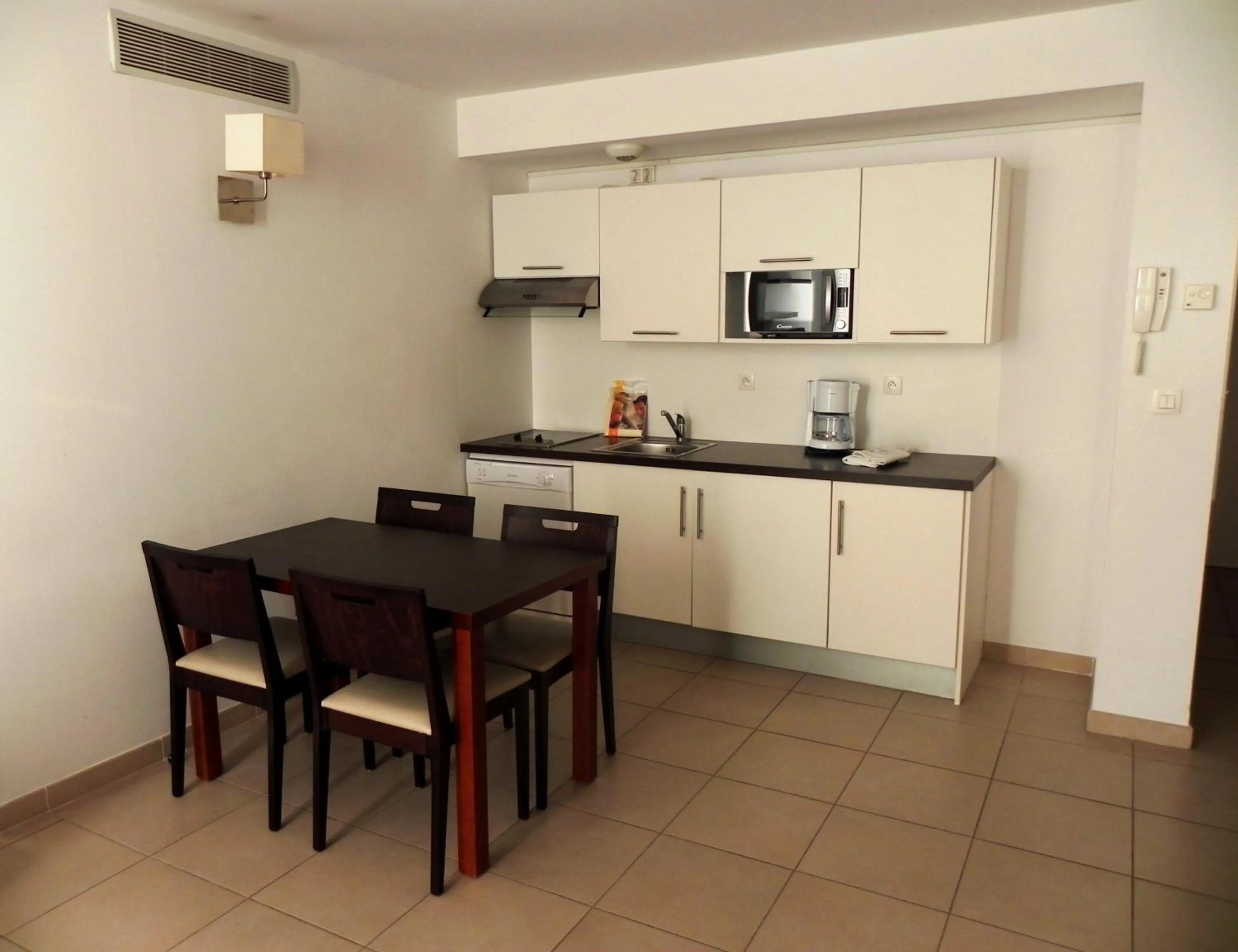 Kitchen or kitchenette in Residence Services Calypso Calanques Plage