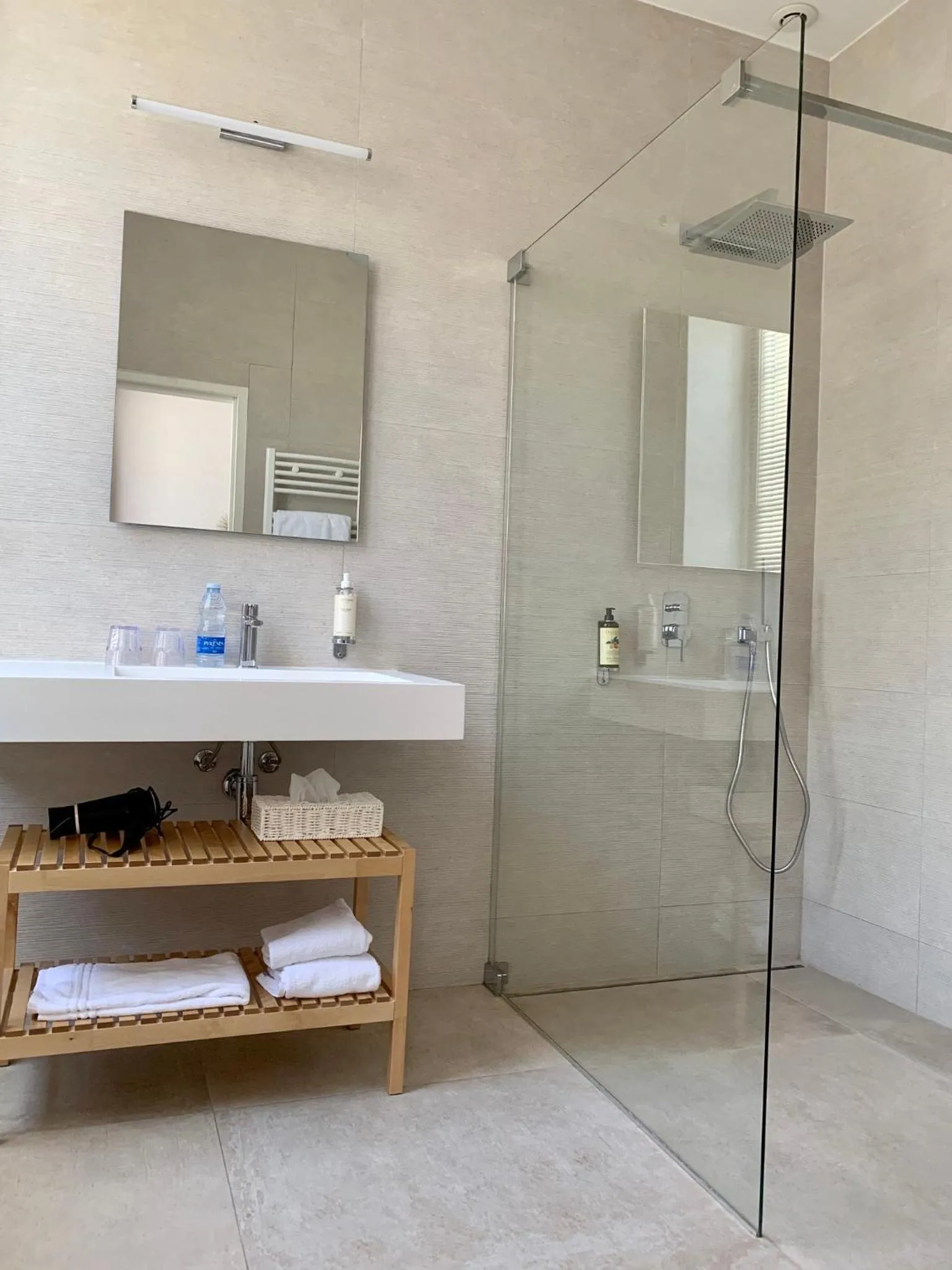 Shower in La Maison Odeia Bordeaux Centre