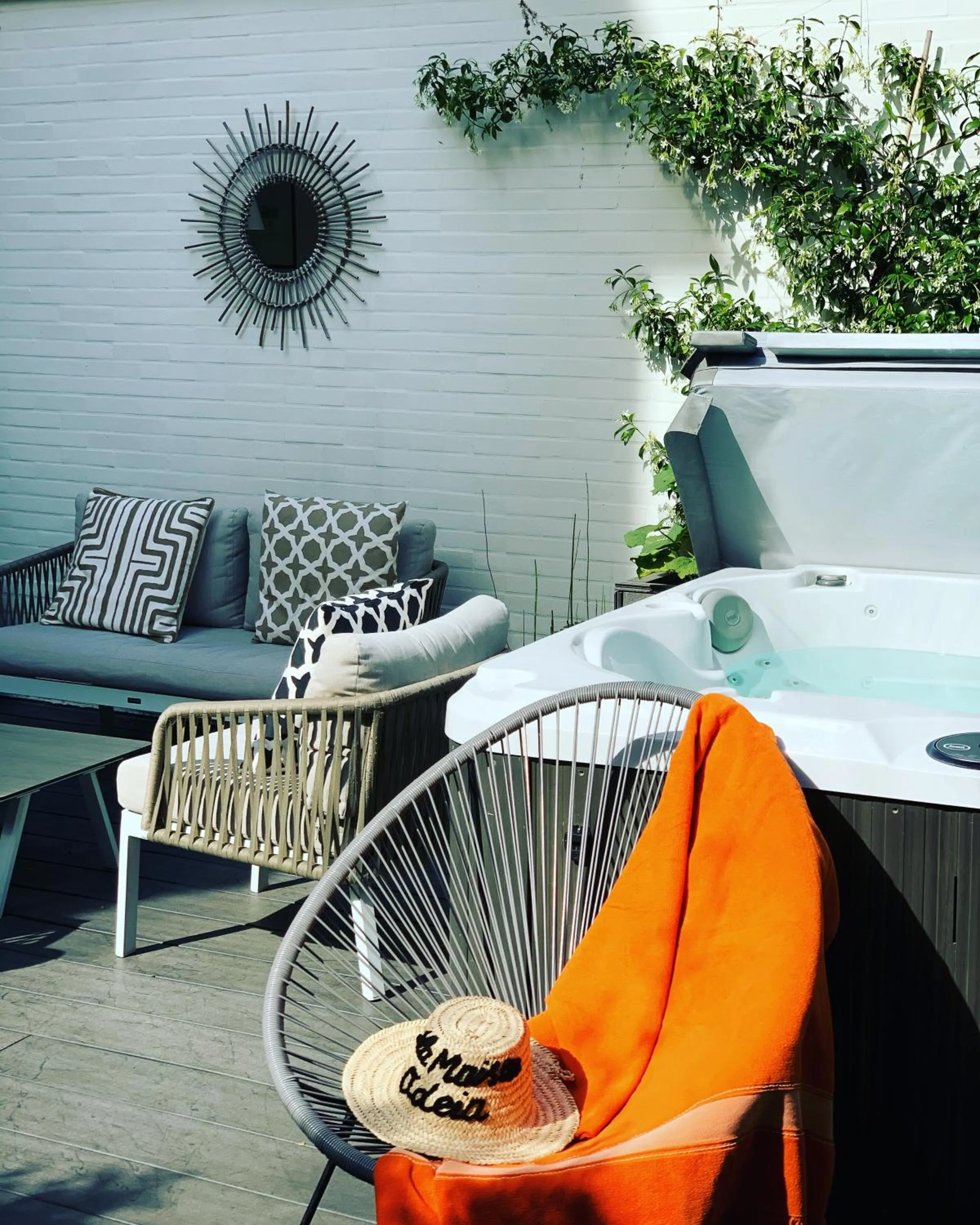 Patio in La Maison Odeia Bordeaux Centre