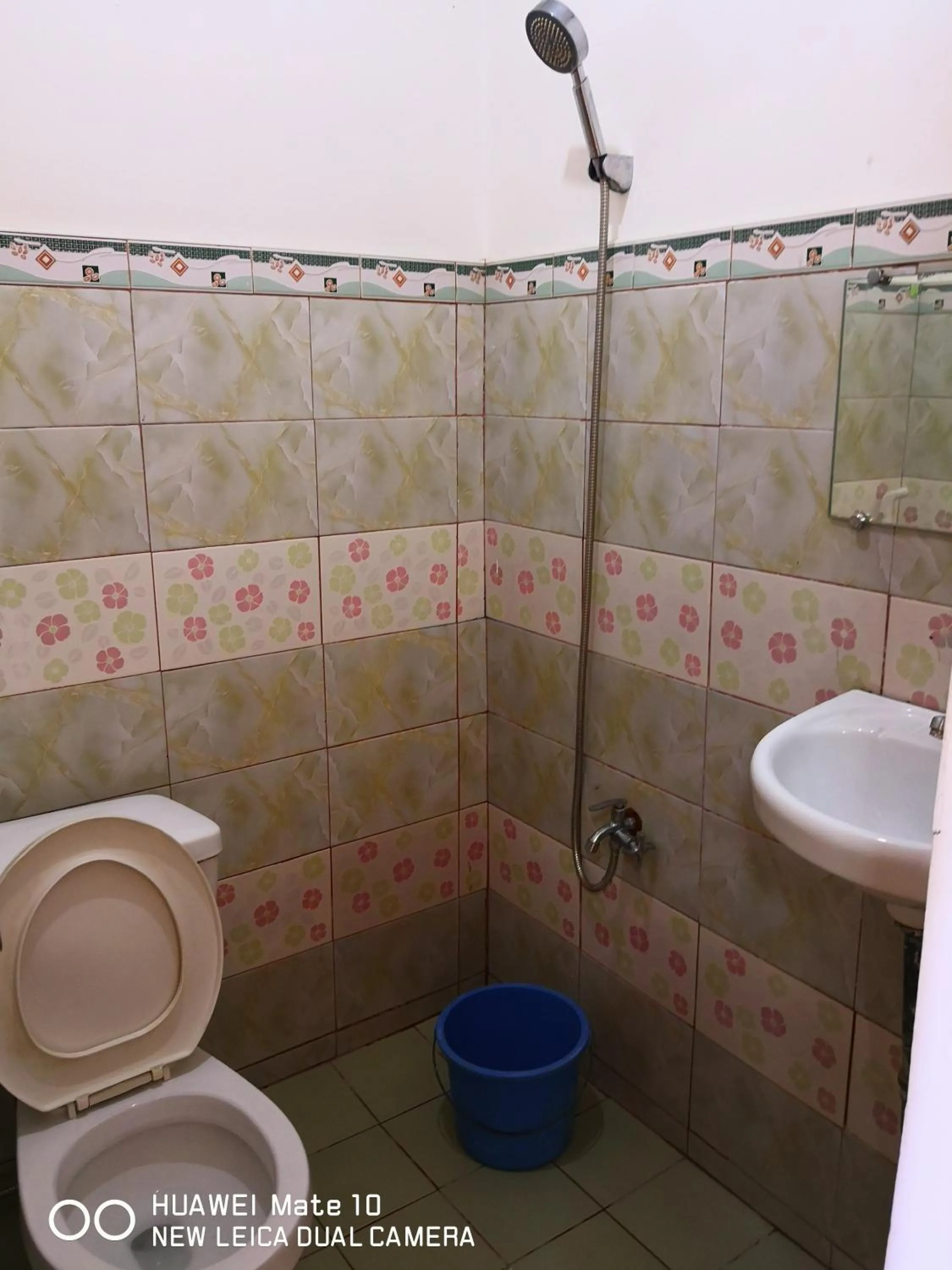 Toilet in A's Azotea de Bohol