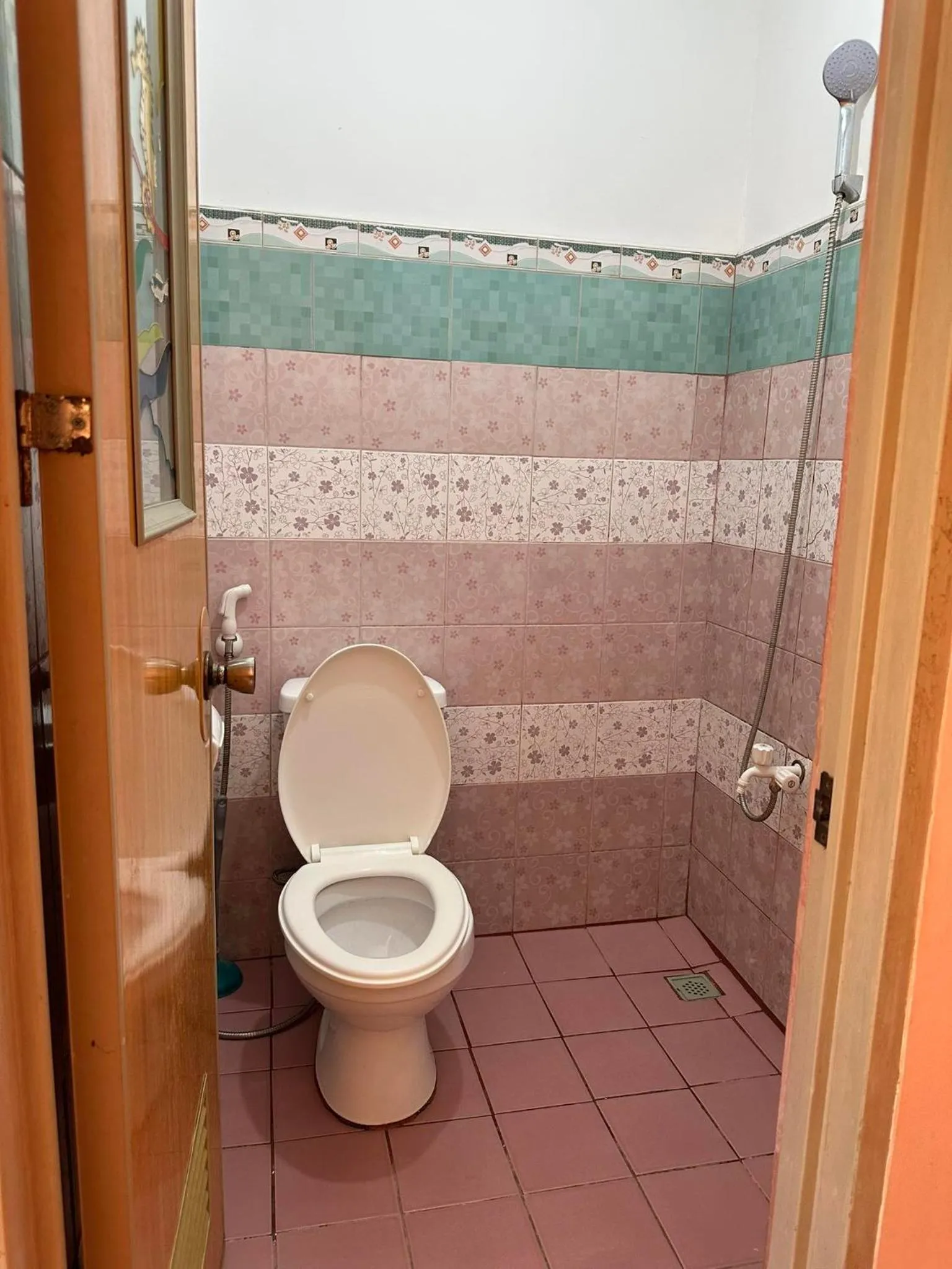 Toilet in A's Azotea de Bohol