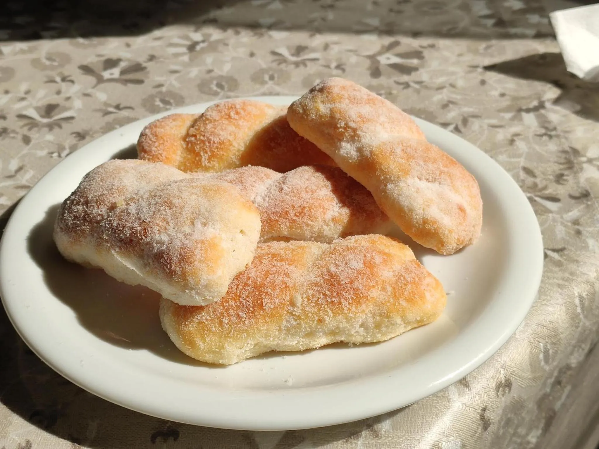 Food and drinks in Cemarim Hotel