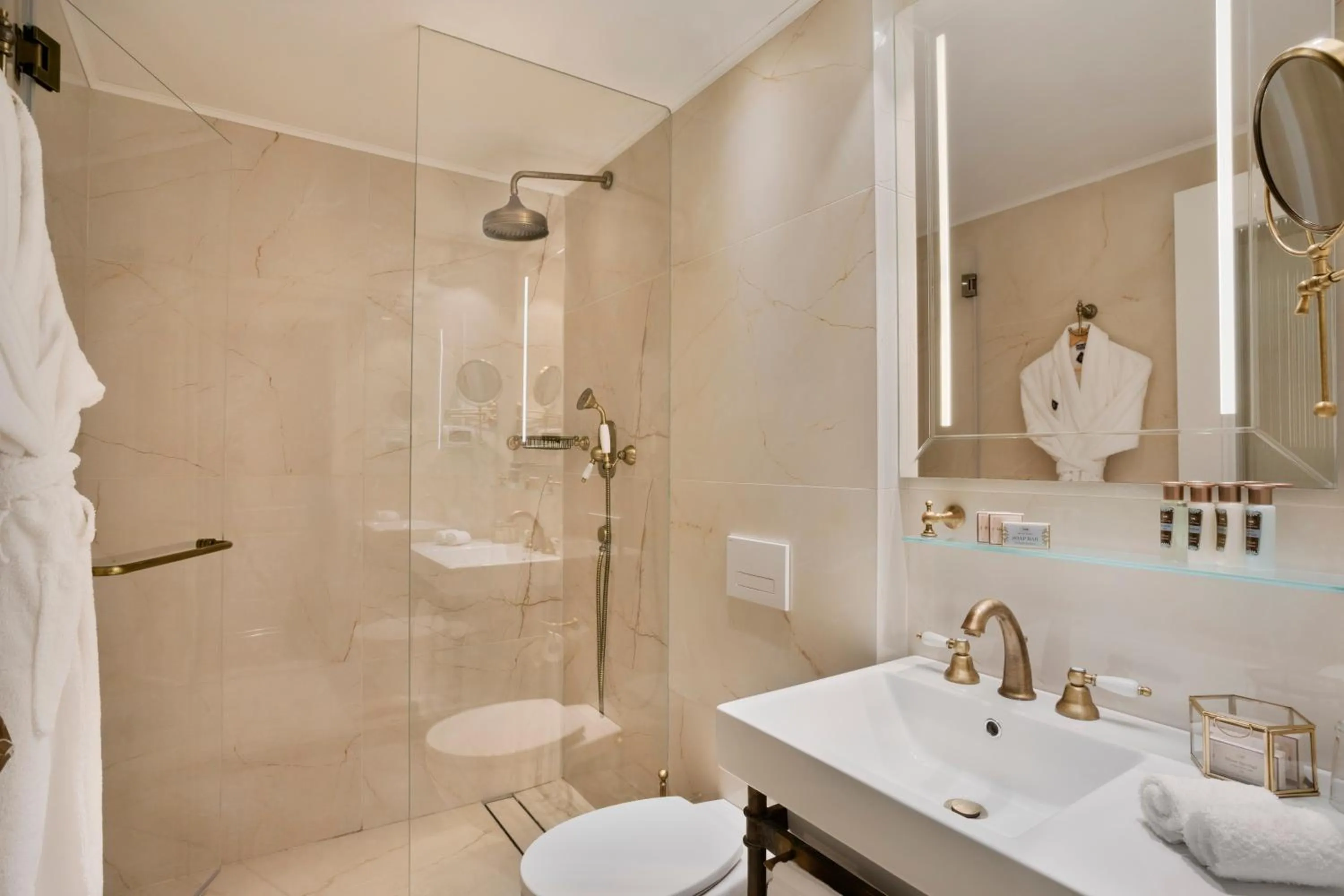 Shower in Hotel Jacob Samuel by Prima Hotels