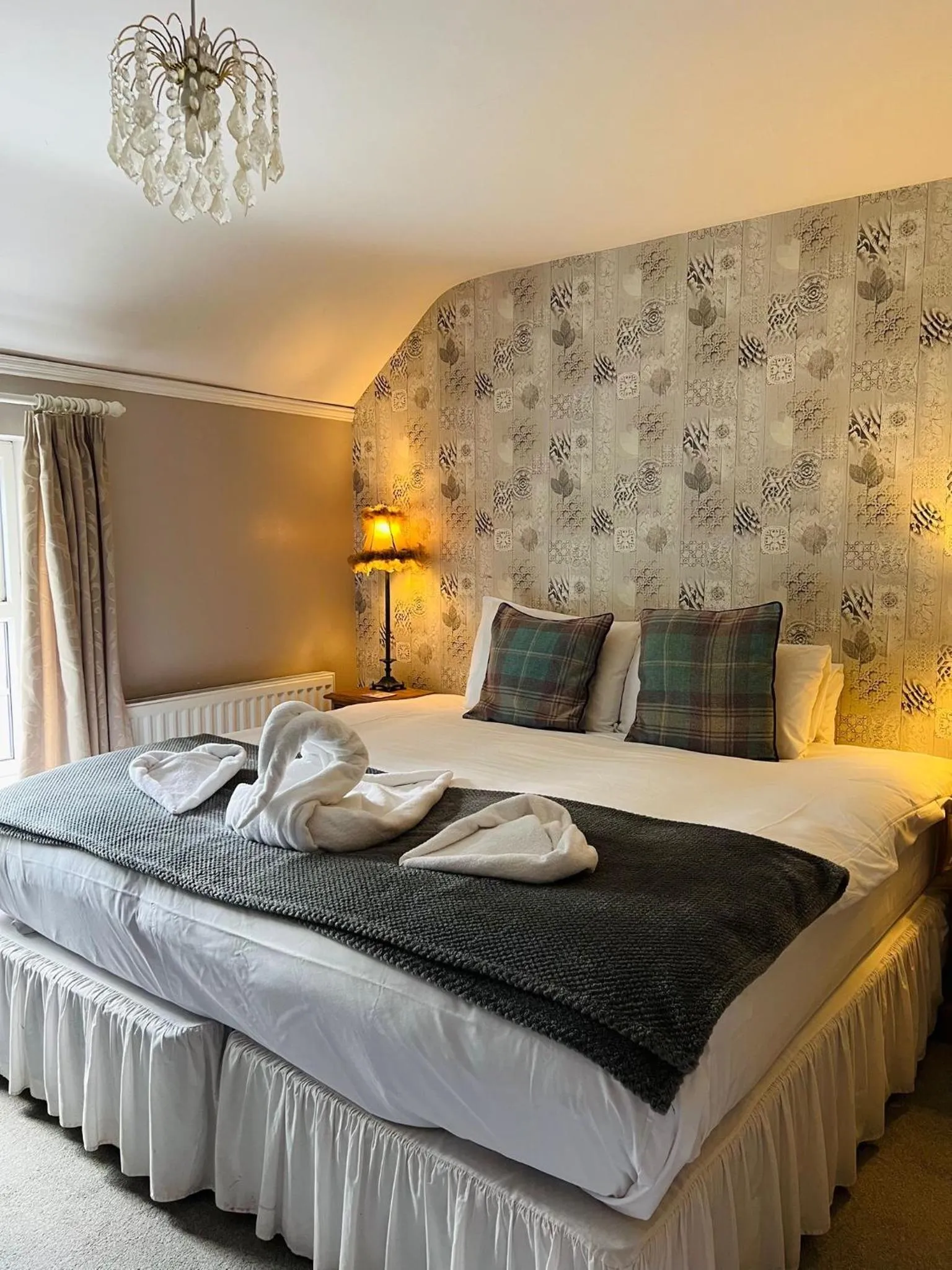 Bed in Cottage Lea's Country Hotel & Restaurant