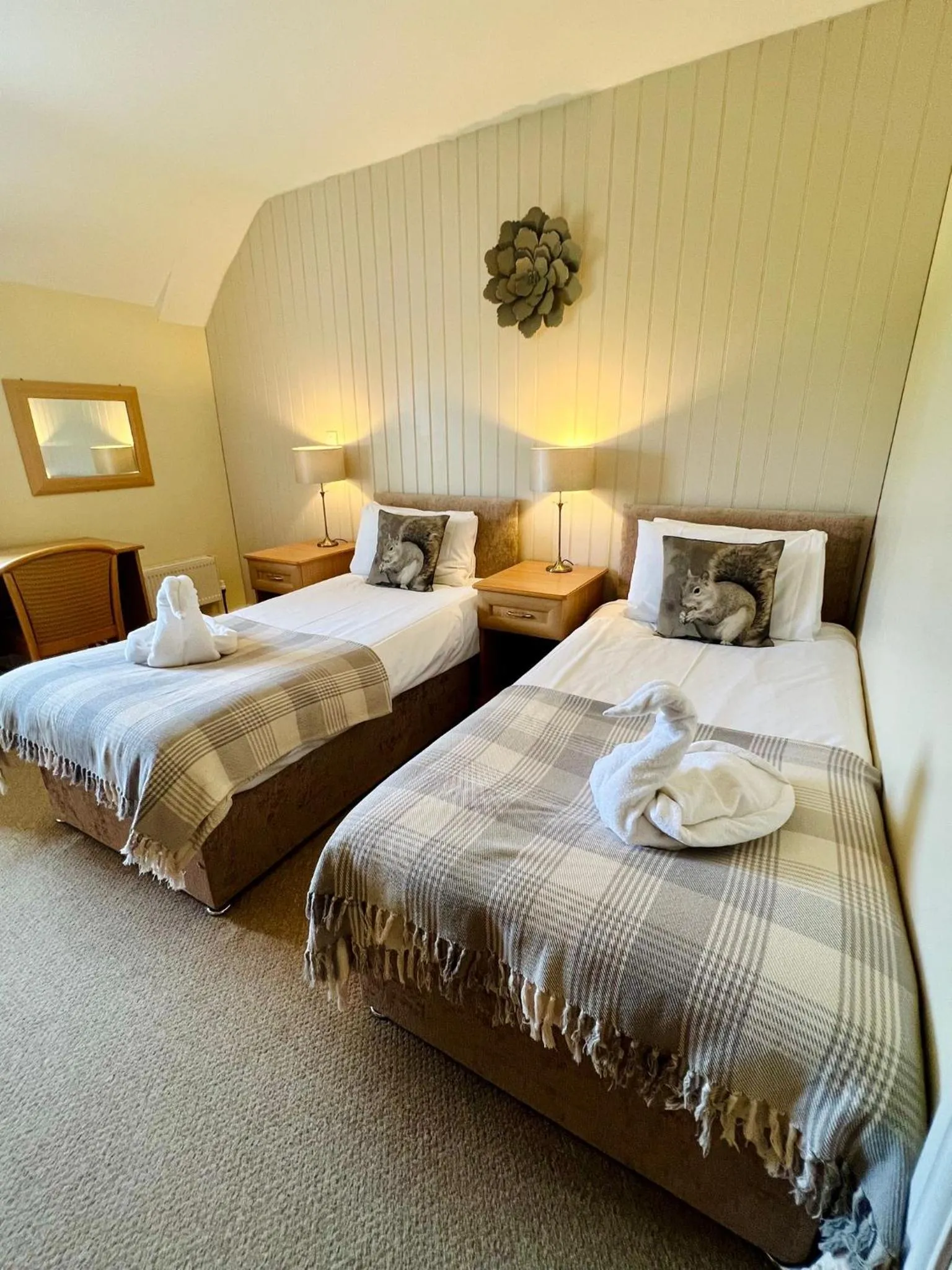 Bed in Cottage Lea's Country Hotel & Restaurant