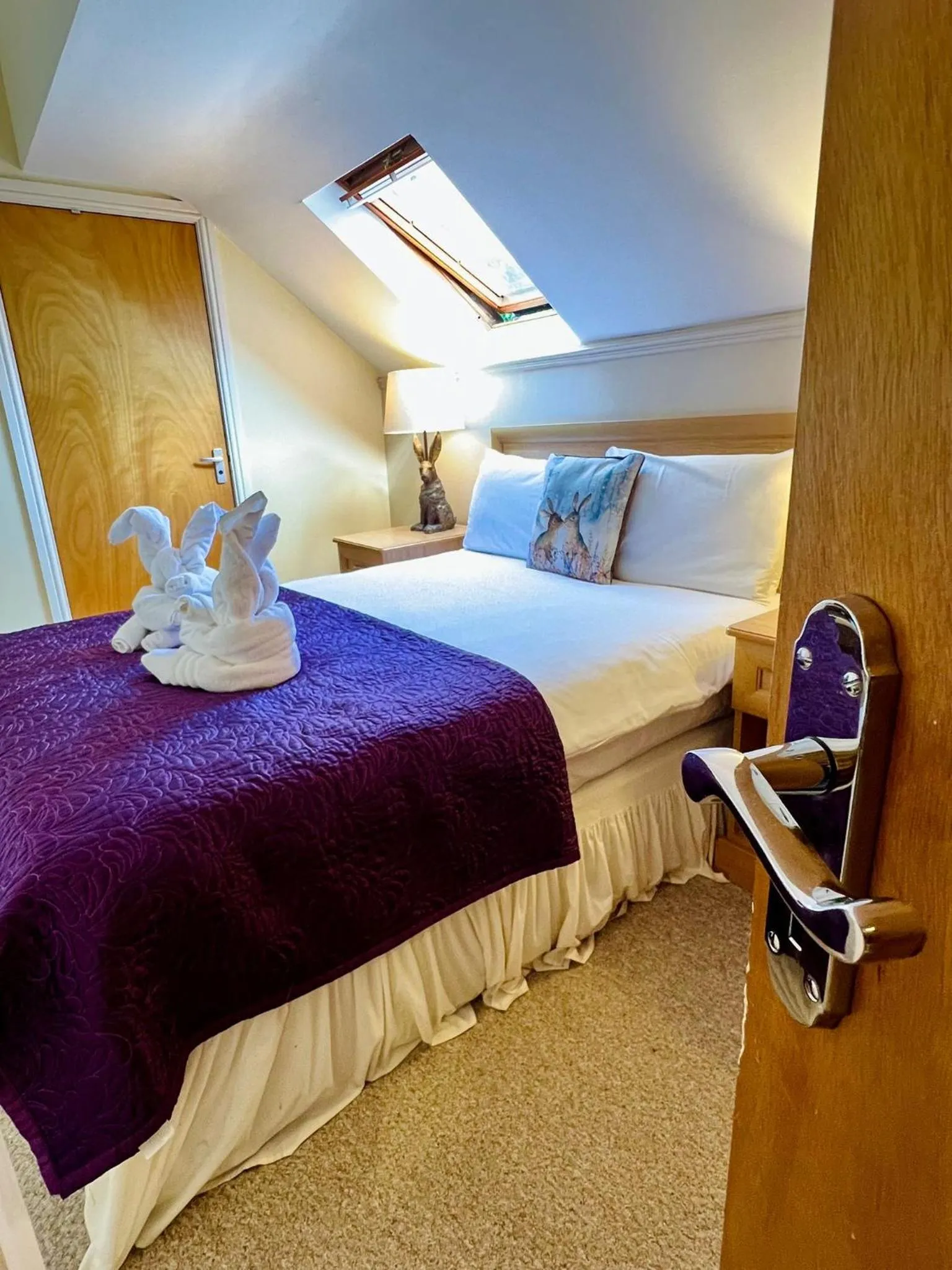 Bed in Cottage Lea's Country Hotel & Restaurant