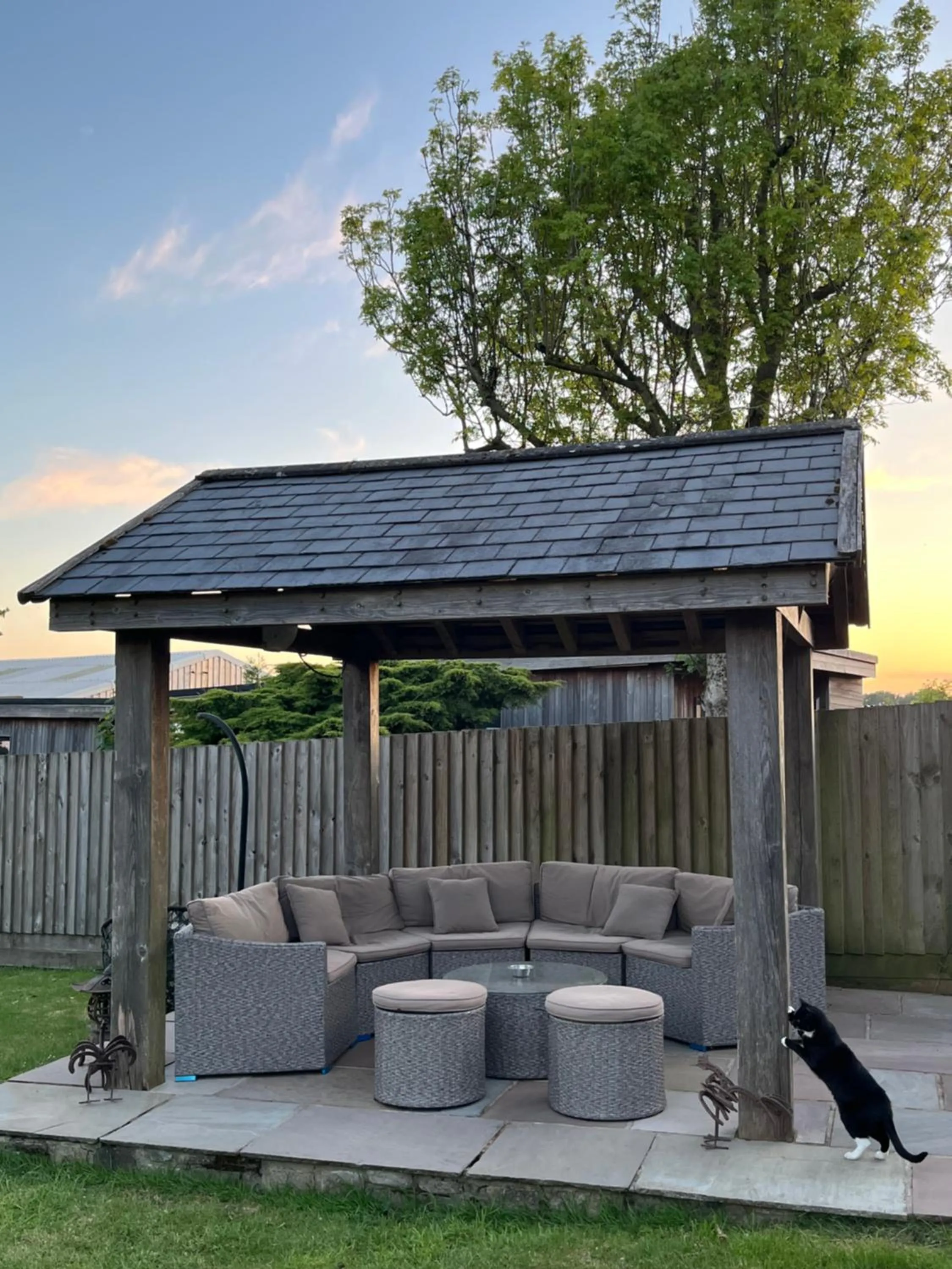 Patio in Cottage Lea's Country Hotel & Restaurant