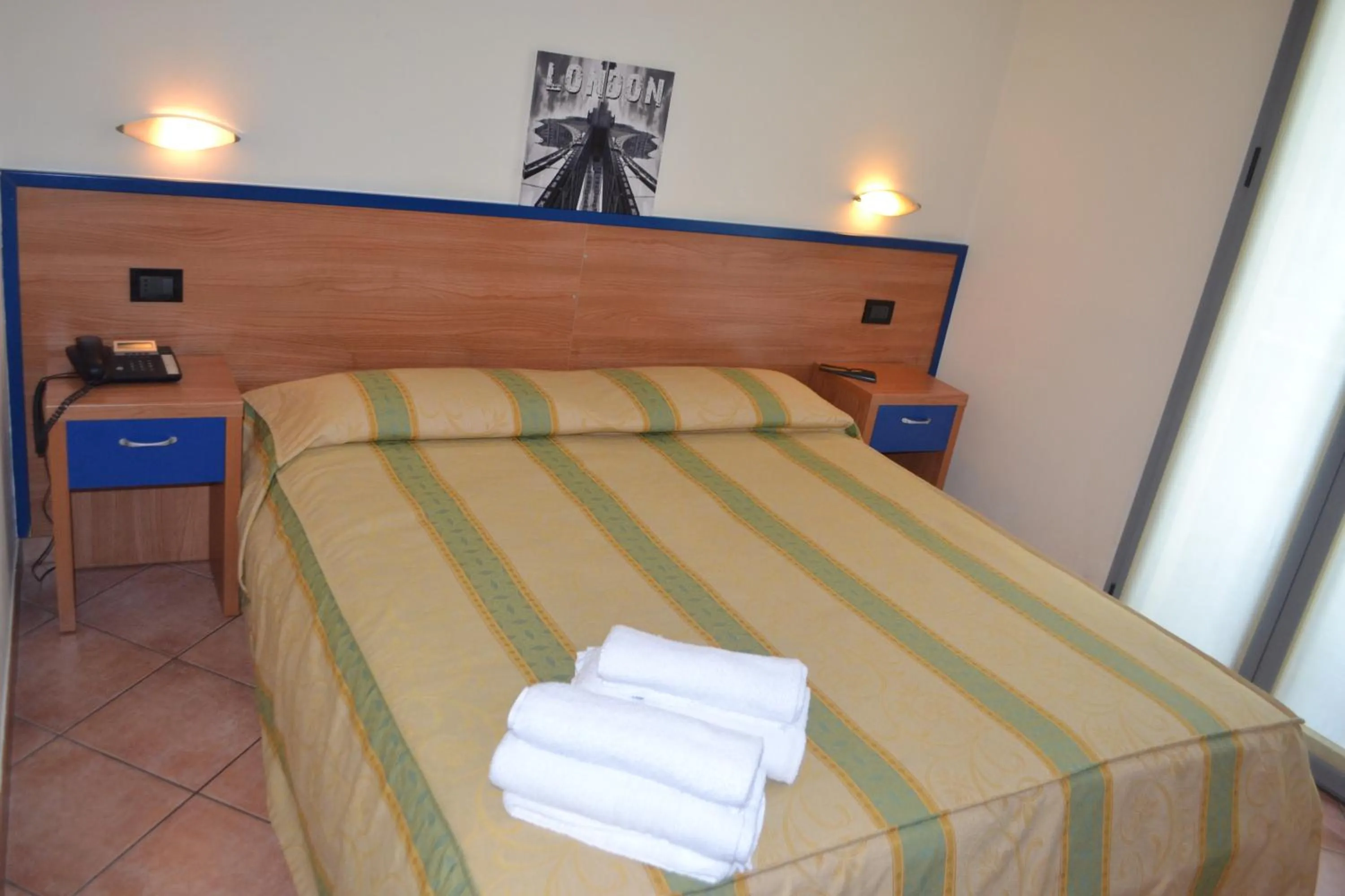 Bed in Hotel Iride stazione Lambrate Città studi