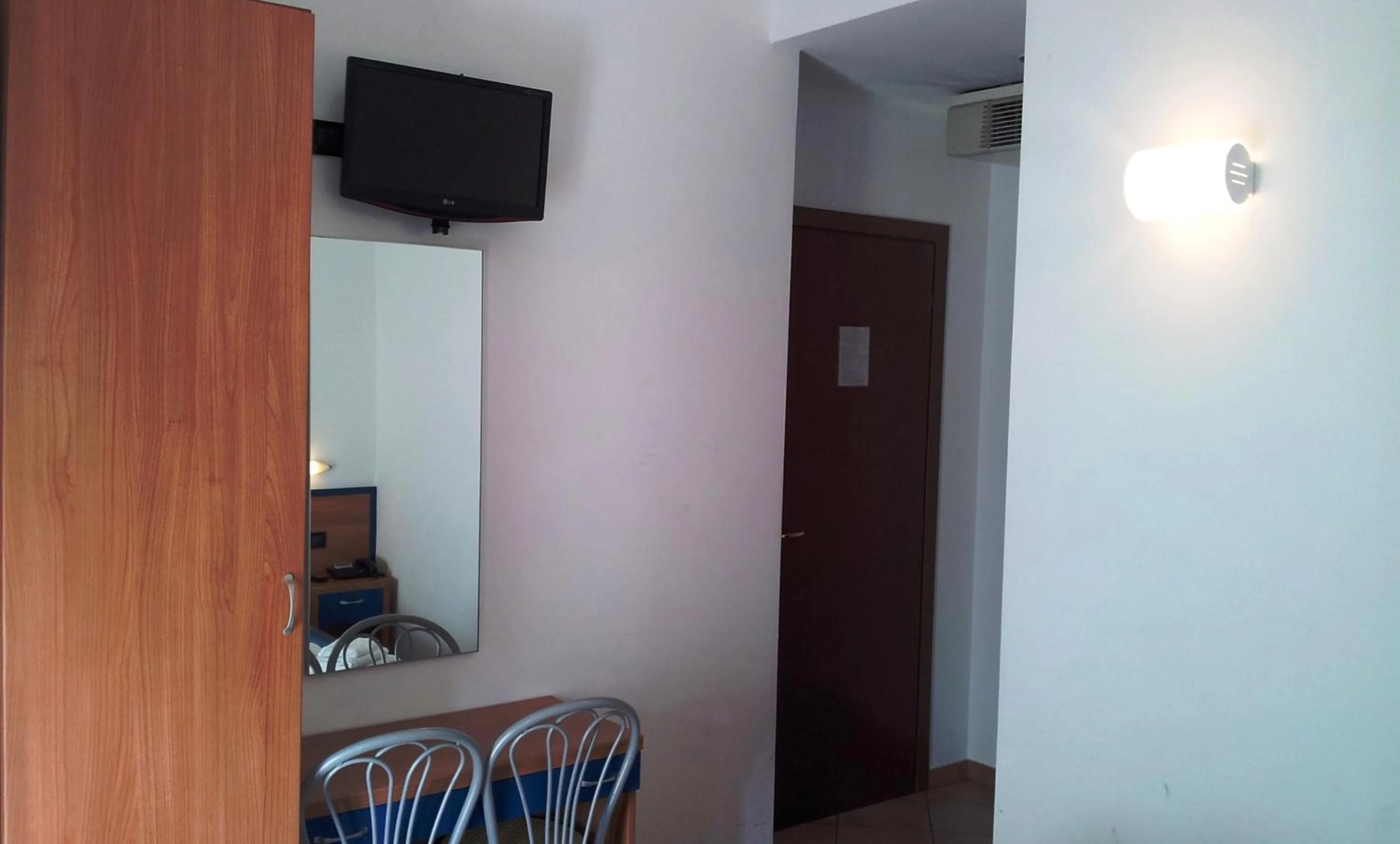 Decorative detail in Hotel Iride stazione Lambrate Città studi