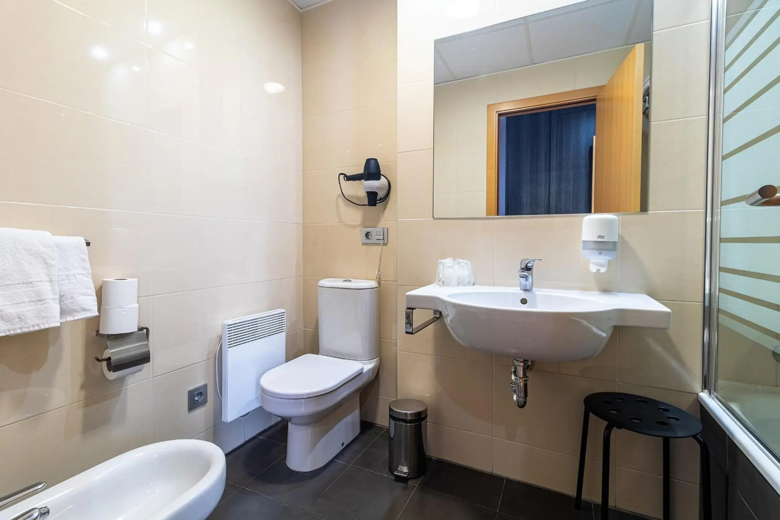 Twin Room in Hotel Abades Via Norte Twin Room in Hotel Abades Via Norte