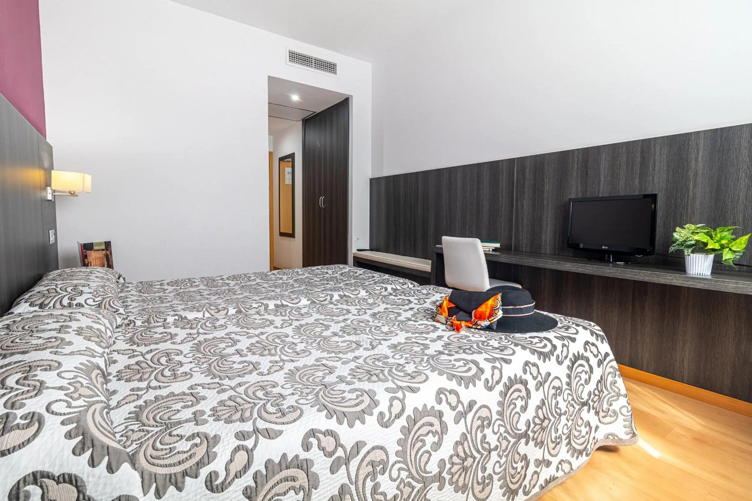 Bed in Hotel Abades Via Norte