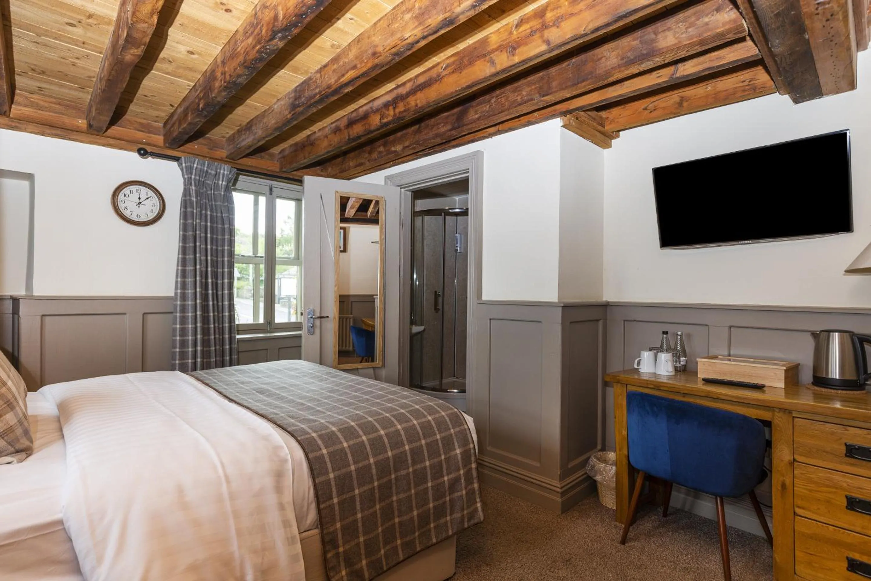 Bedroom, Bed in The Fleece Inn at Barkisland
