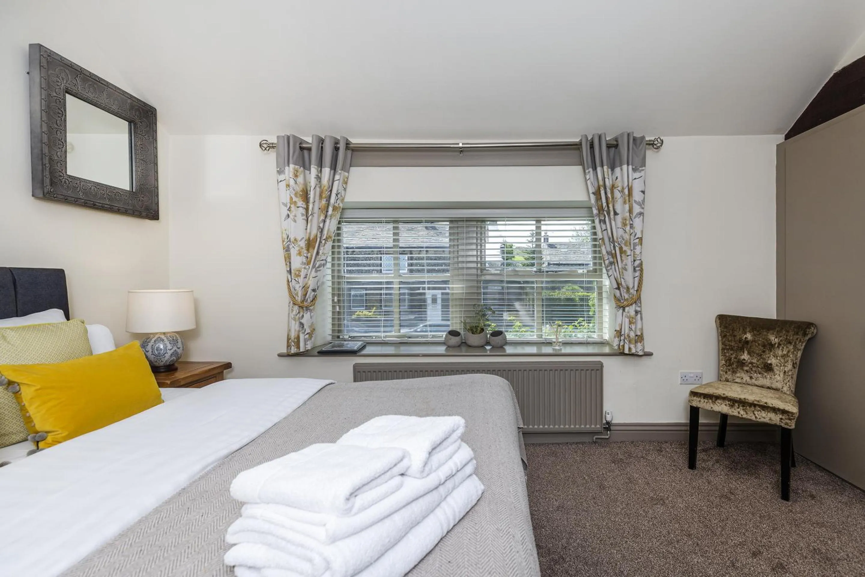 Bedroom, Bed in The Fleece Inn at Barkisland