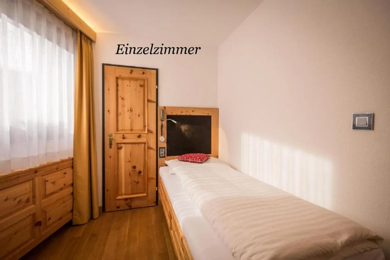 Communal lounge/ TV room, Bed in Hotel Nolda