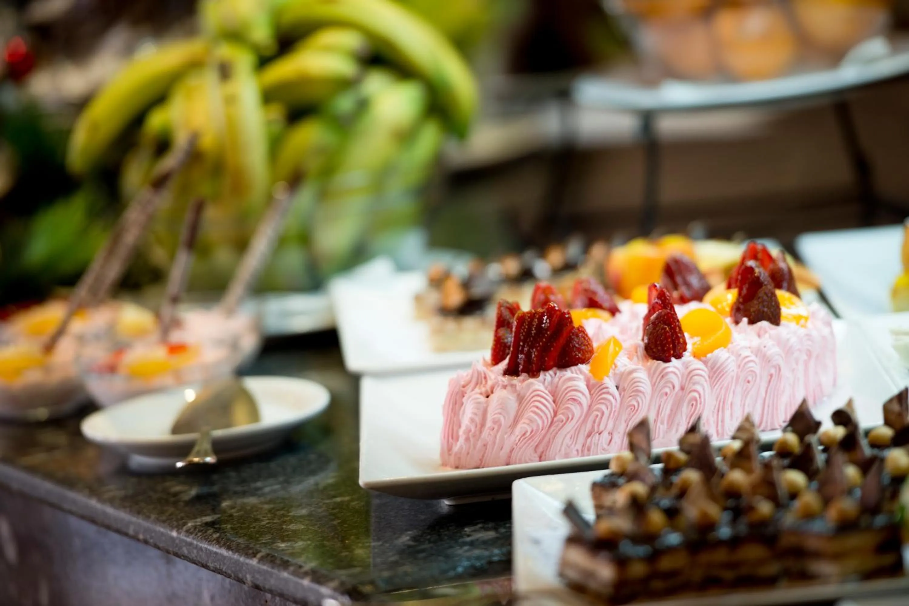 Food in Amphoras Aqua Adults Friendly