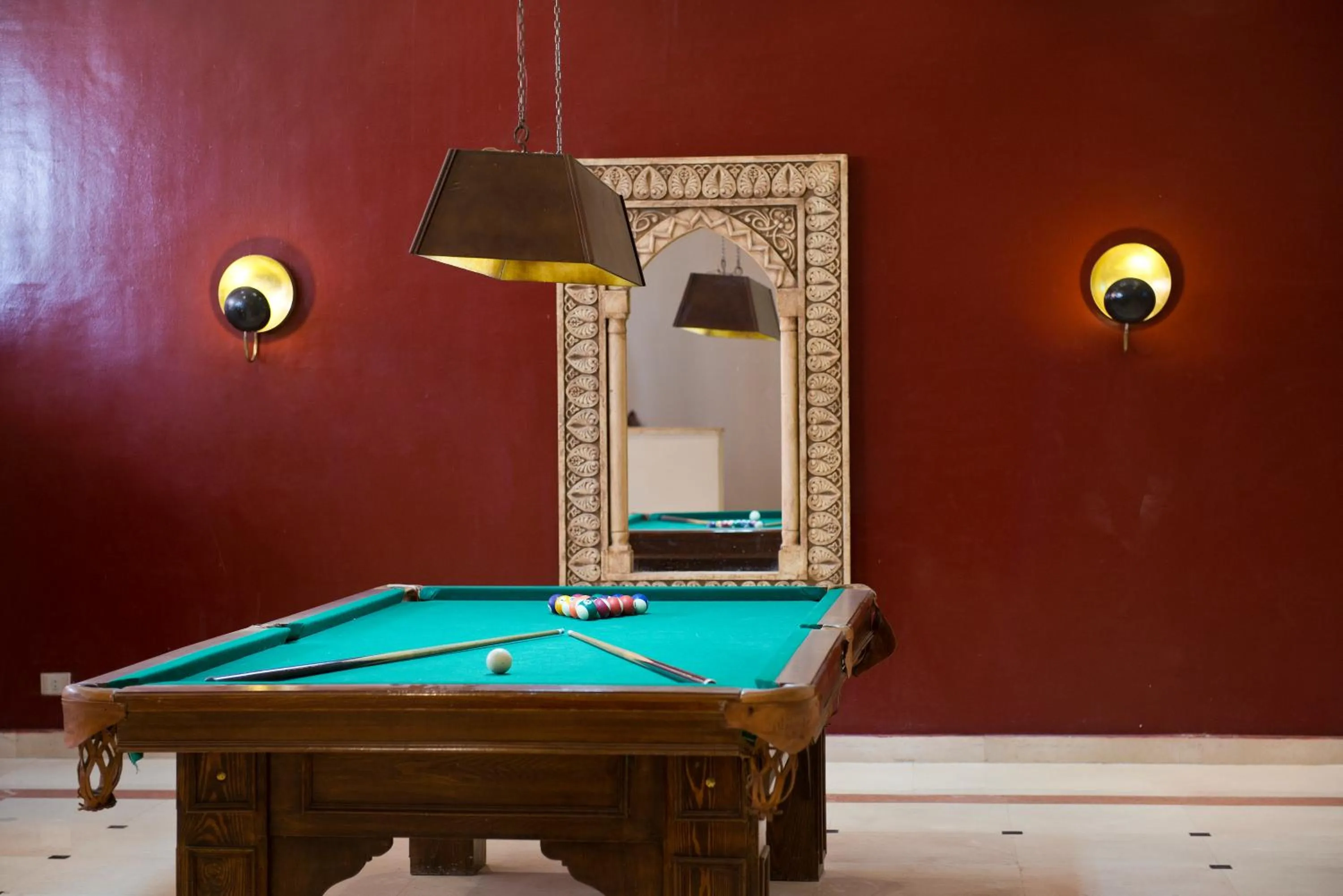 Billiard in Amphoras Aqua Adults Friendly