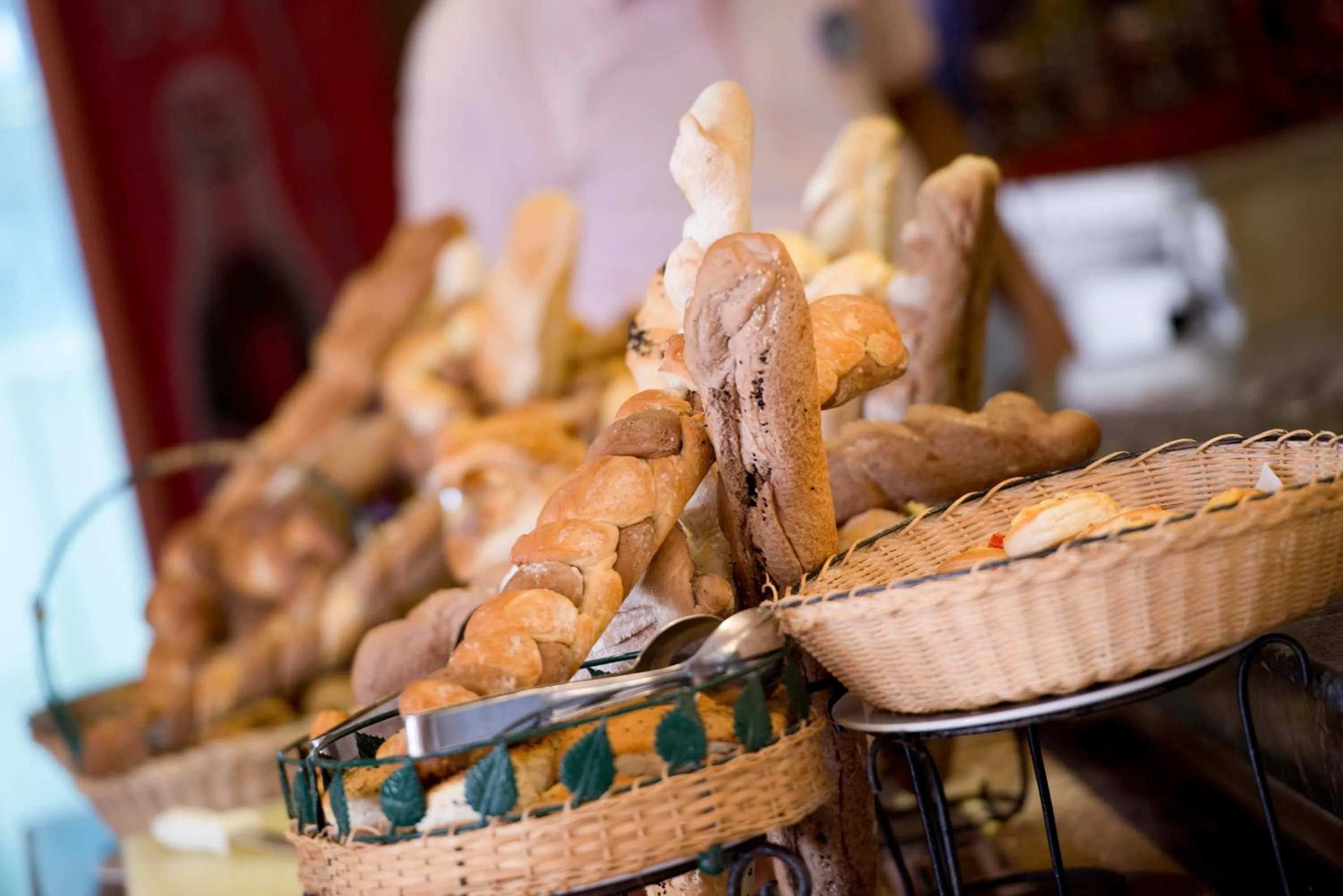 Food in Amphoras Aqua Adults Friendly