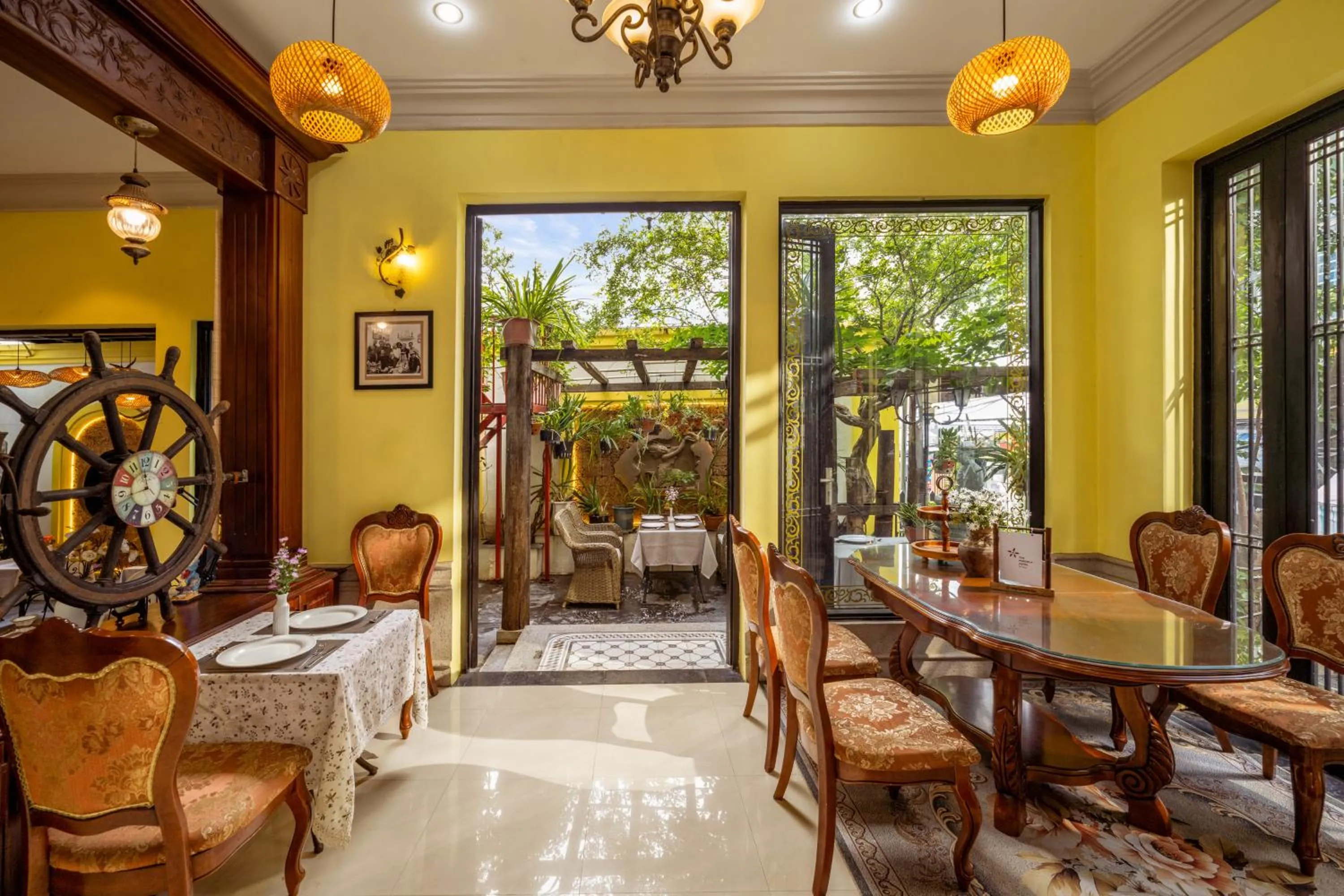 Restaurant/places to eat in The Pergola Design Hotel