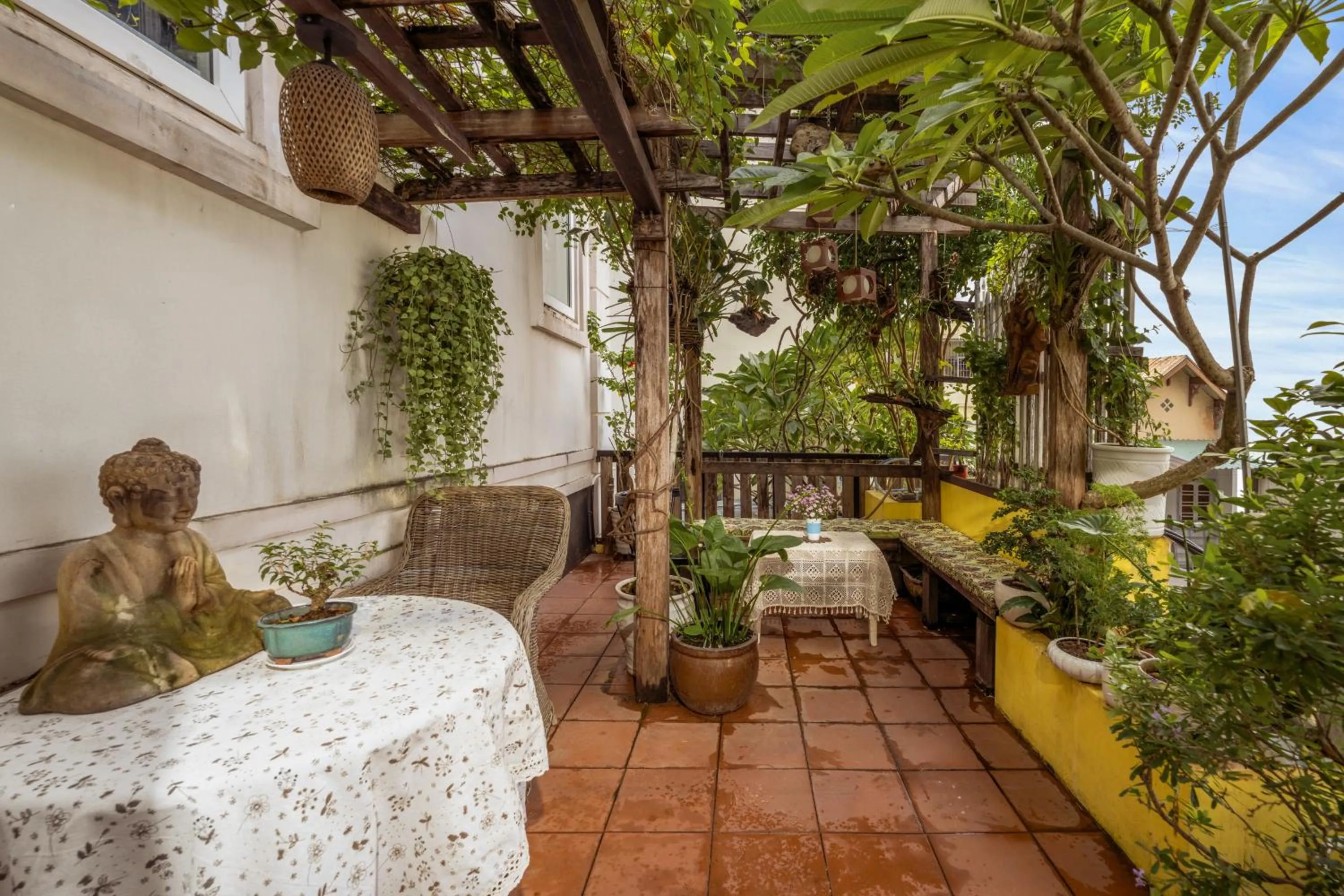 Restaurant/places to eat in The Pergola Design Hotel