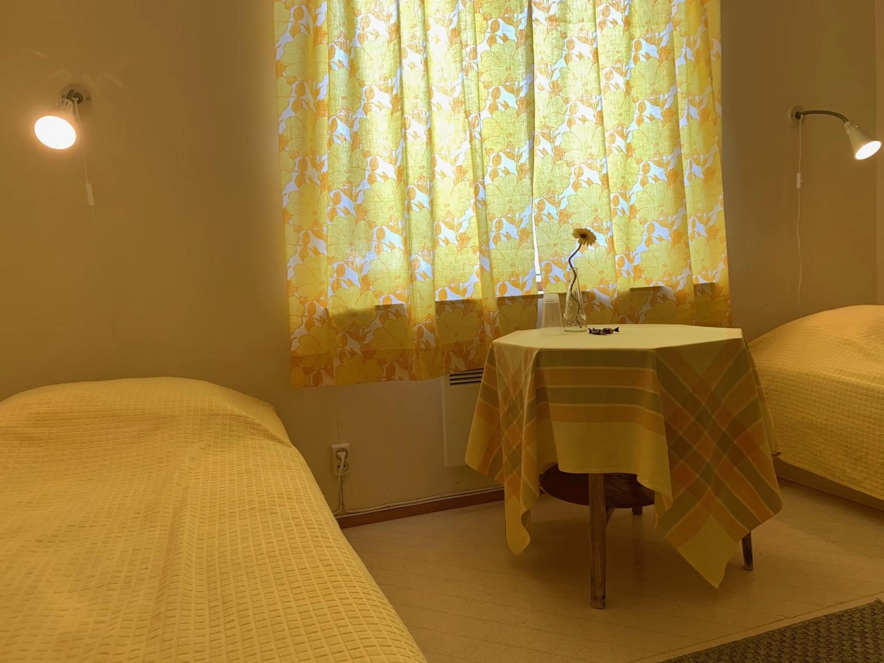 Photo of the whole room, Bed in Hotel Hetan Majatalo