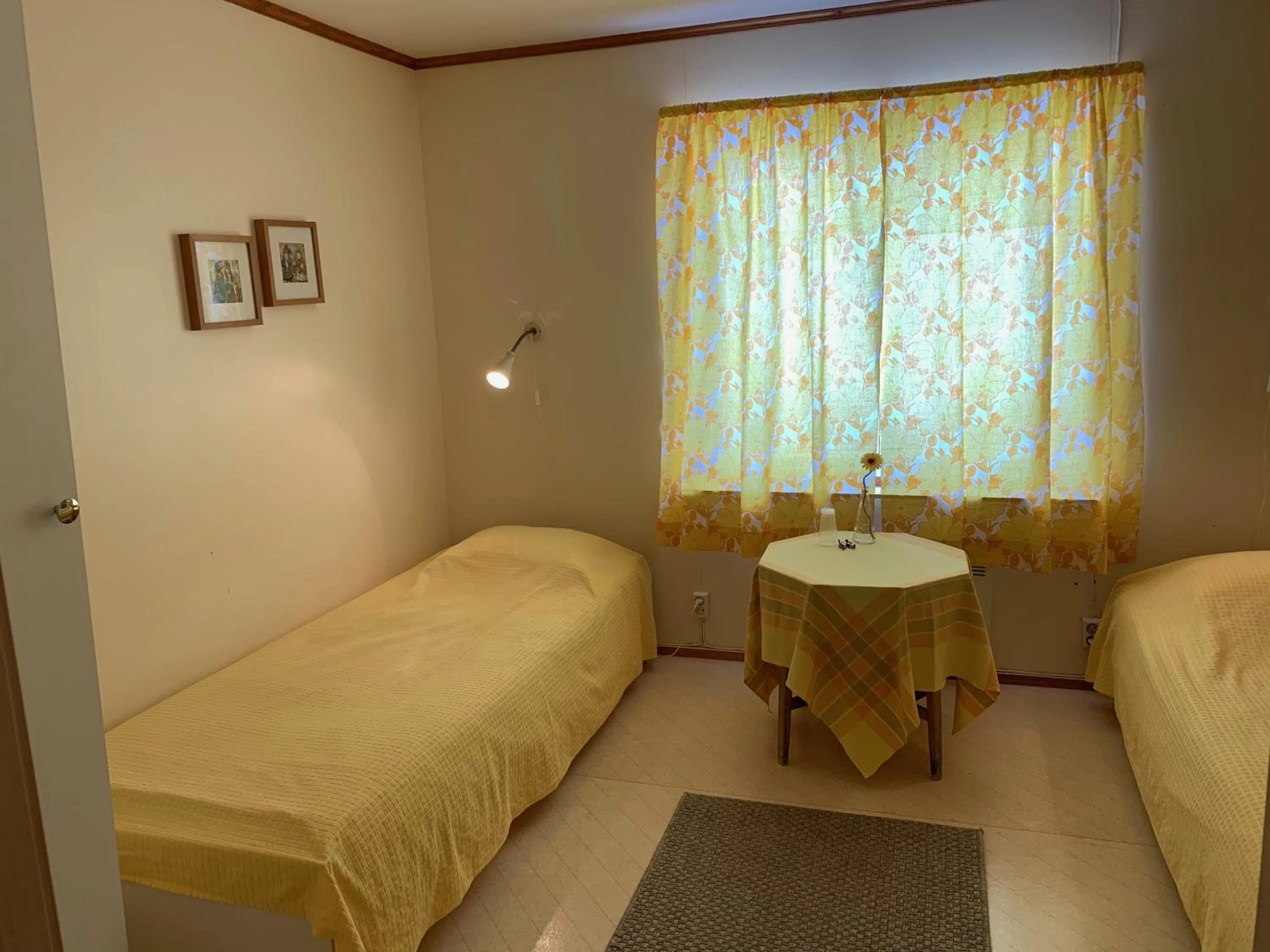 Photo of the whole room, Bed in Hotel Hetan Majatalo