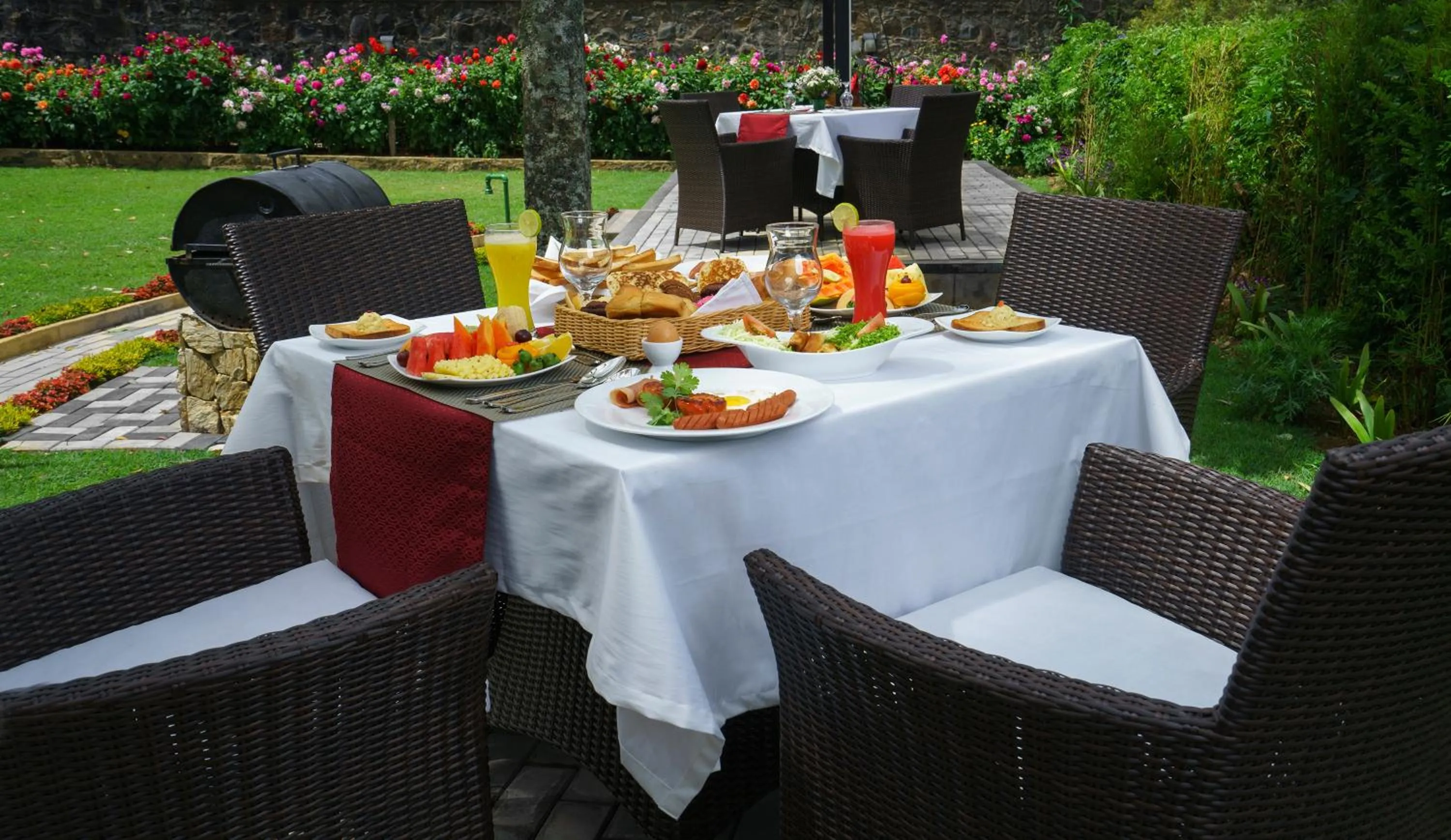 American breakfast in La Grande Villa