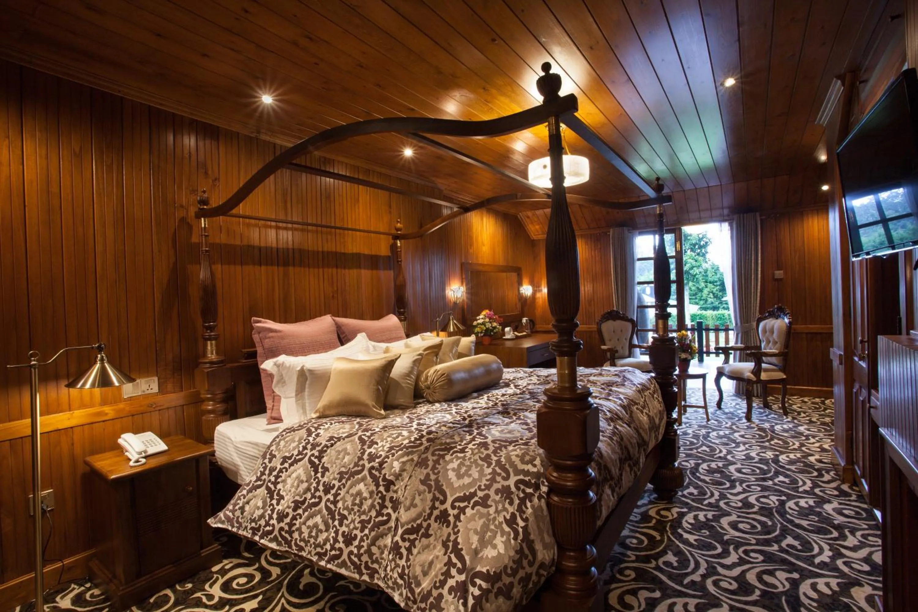 Photo of the whole room, Bed in La Grande Villa