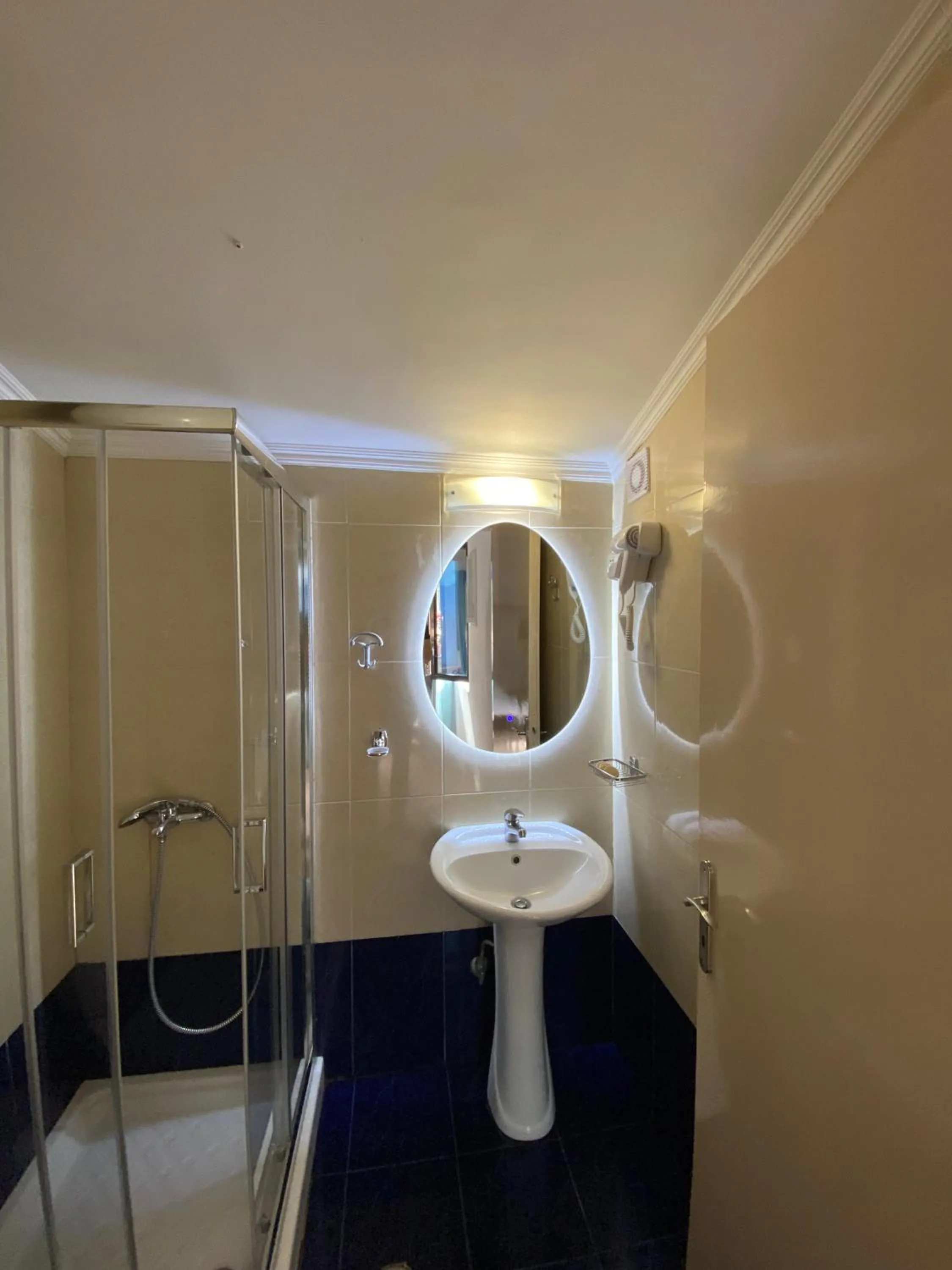 Shower in Bungalow - Camping Apollon