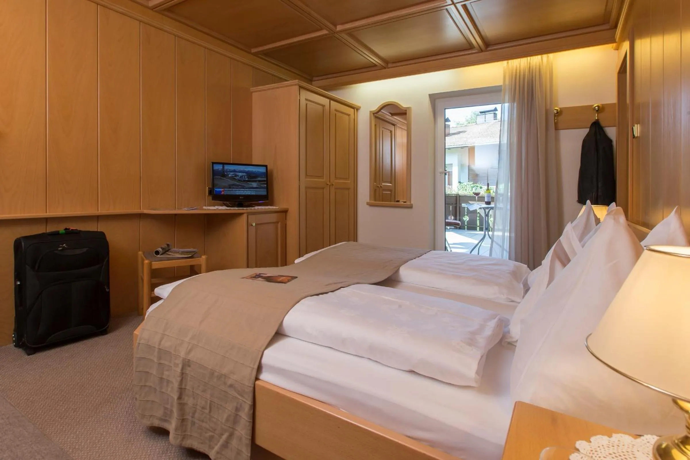 View (from property/room), Bed in Hotel Burgfrieden