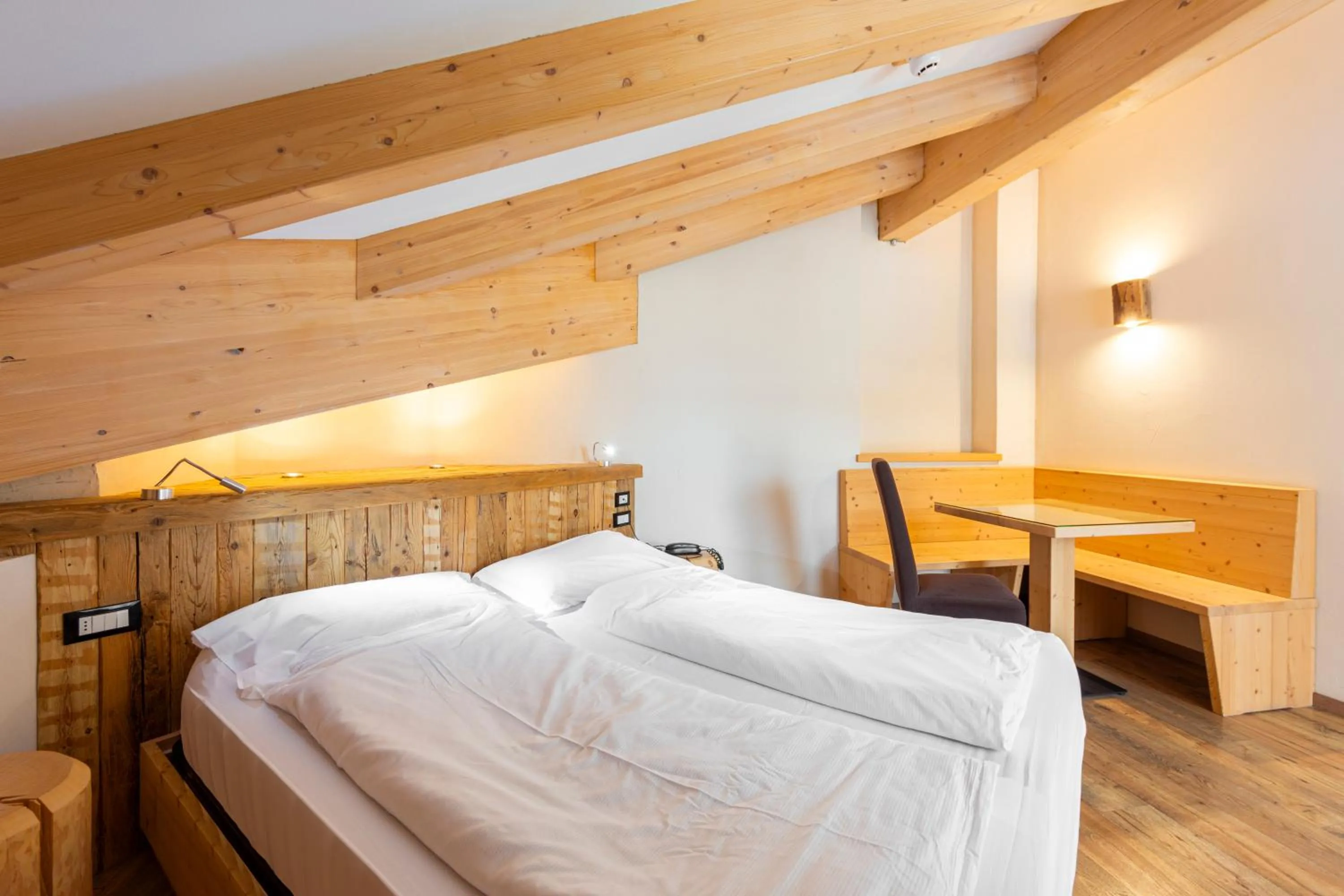 Bed in Park Hotel Avisio