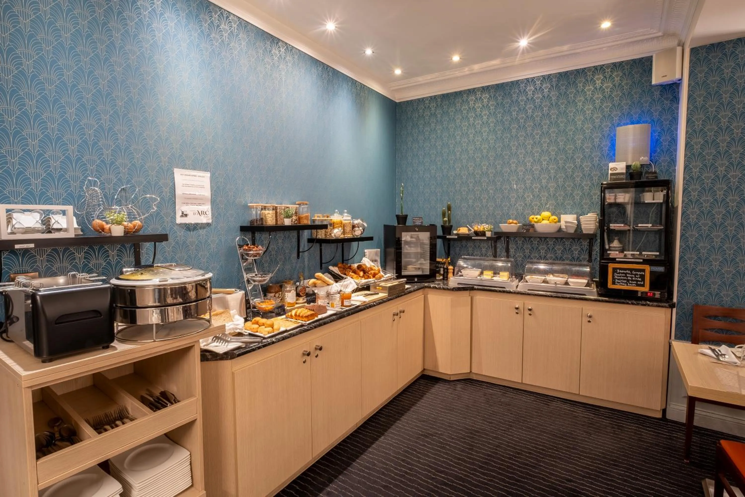 Breakfast in Best Western Hôtel d'Arc