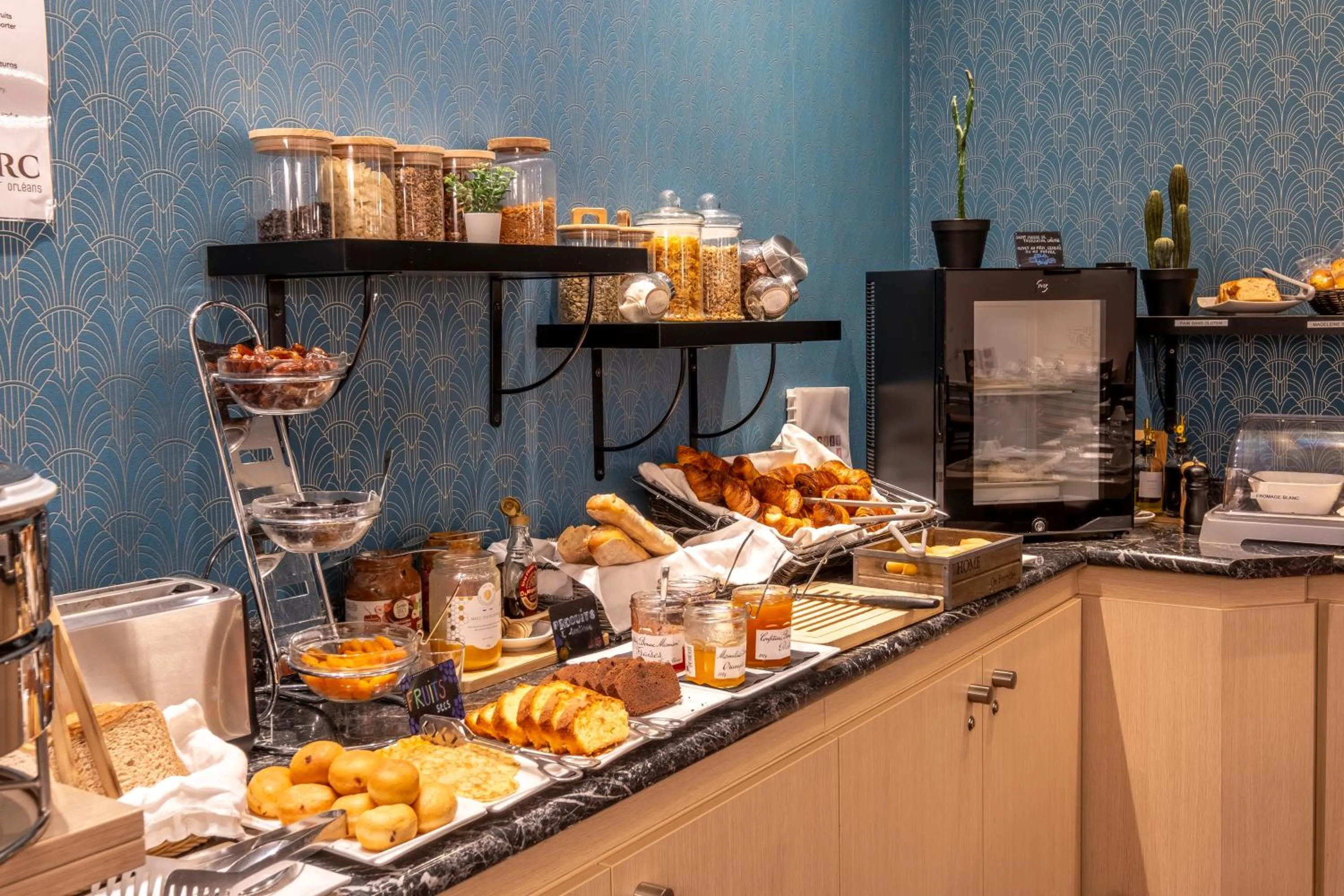 Breakfast in Best Western Hôtel d'Arc