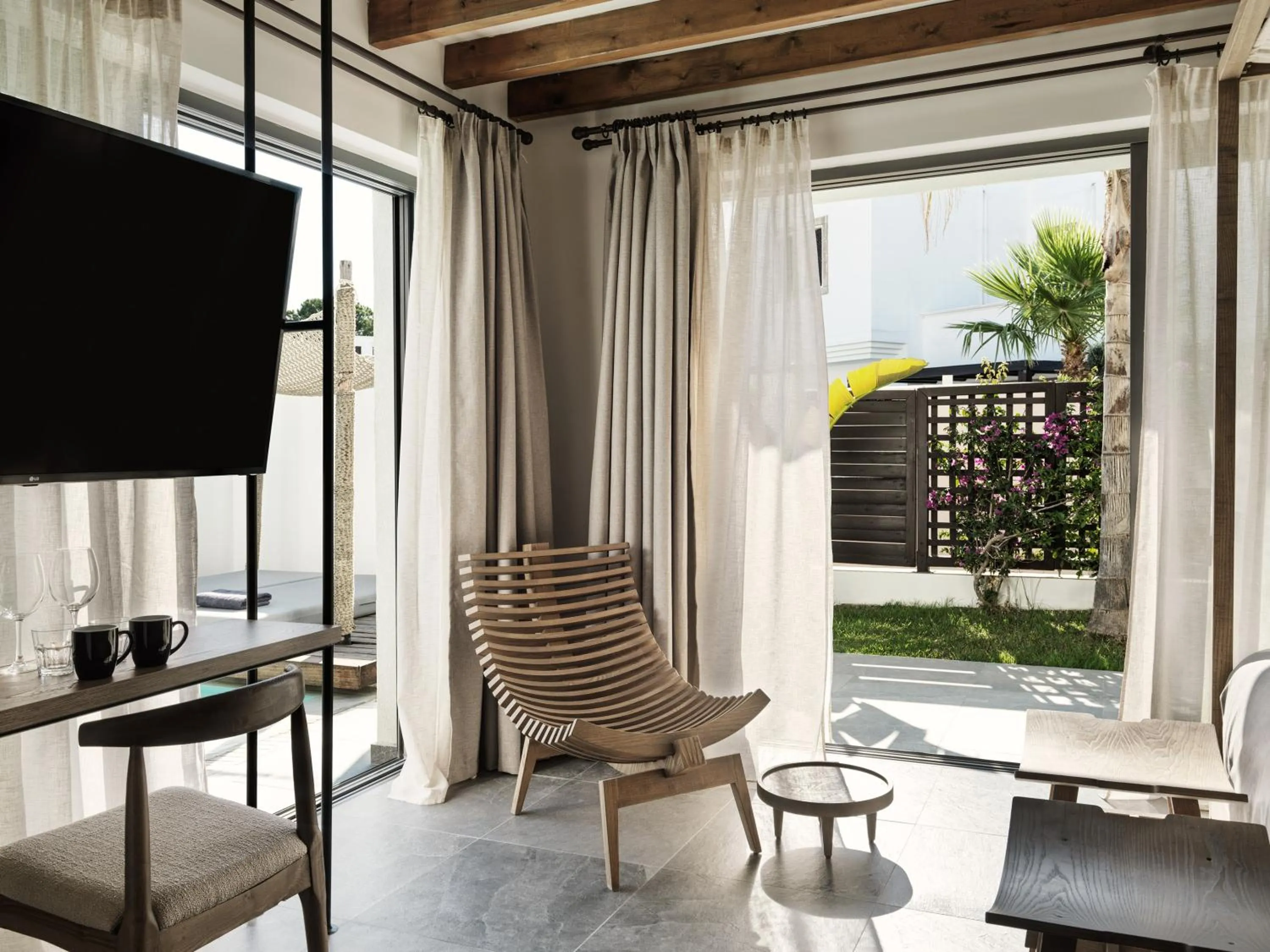 TV and multimedia in Lindian Village, Curio Collection by Hilton