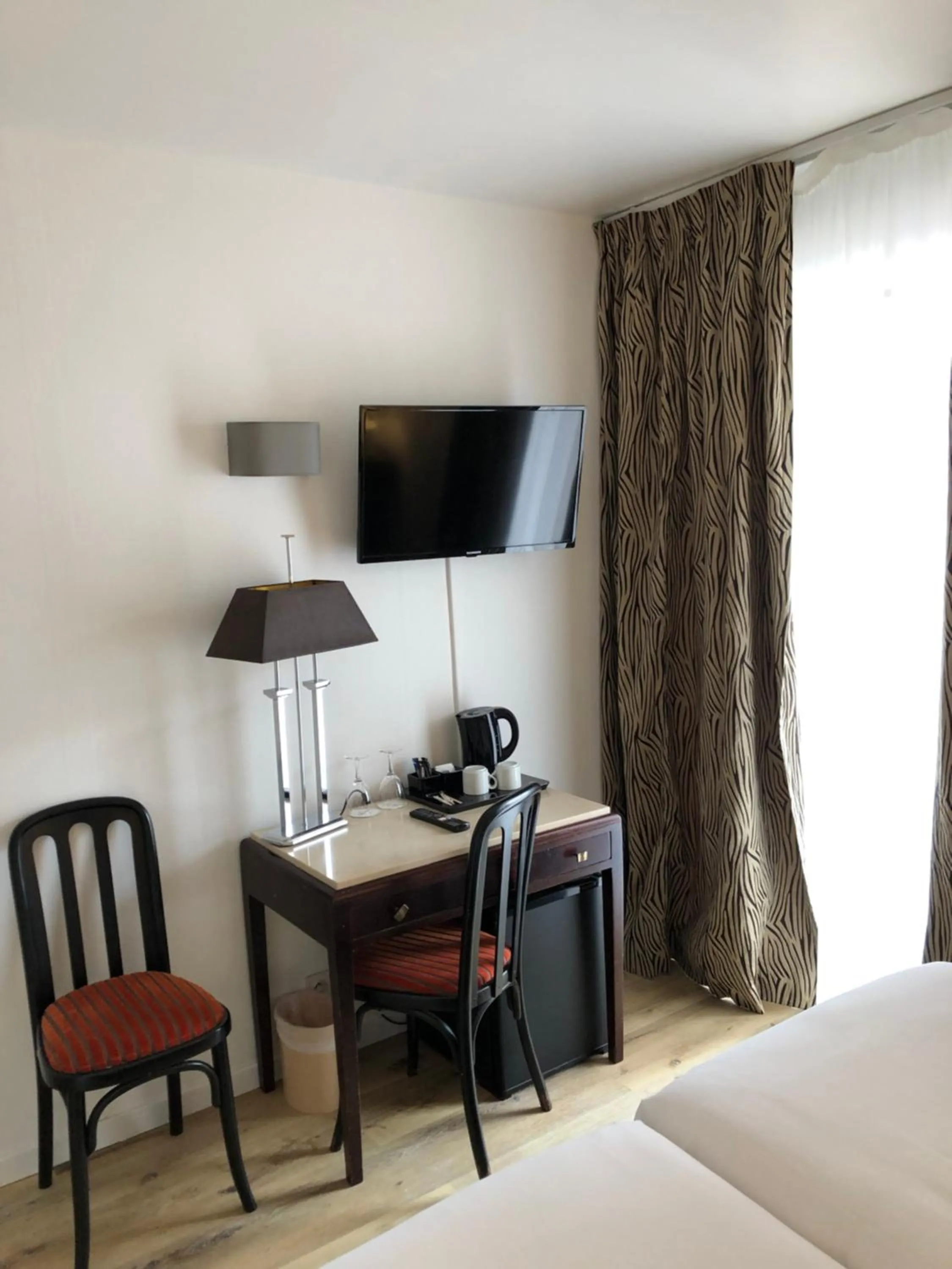 hair dresser, Bed in Hôtel Ursula