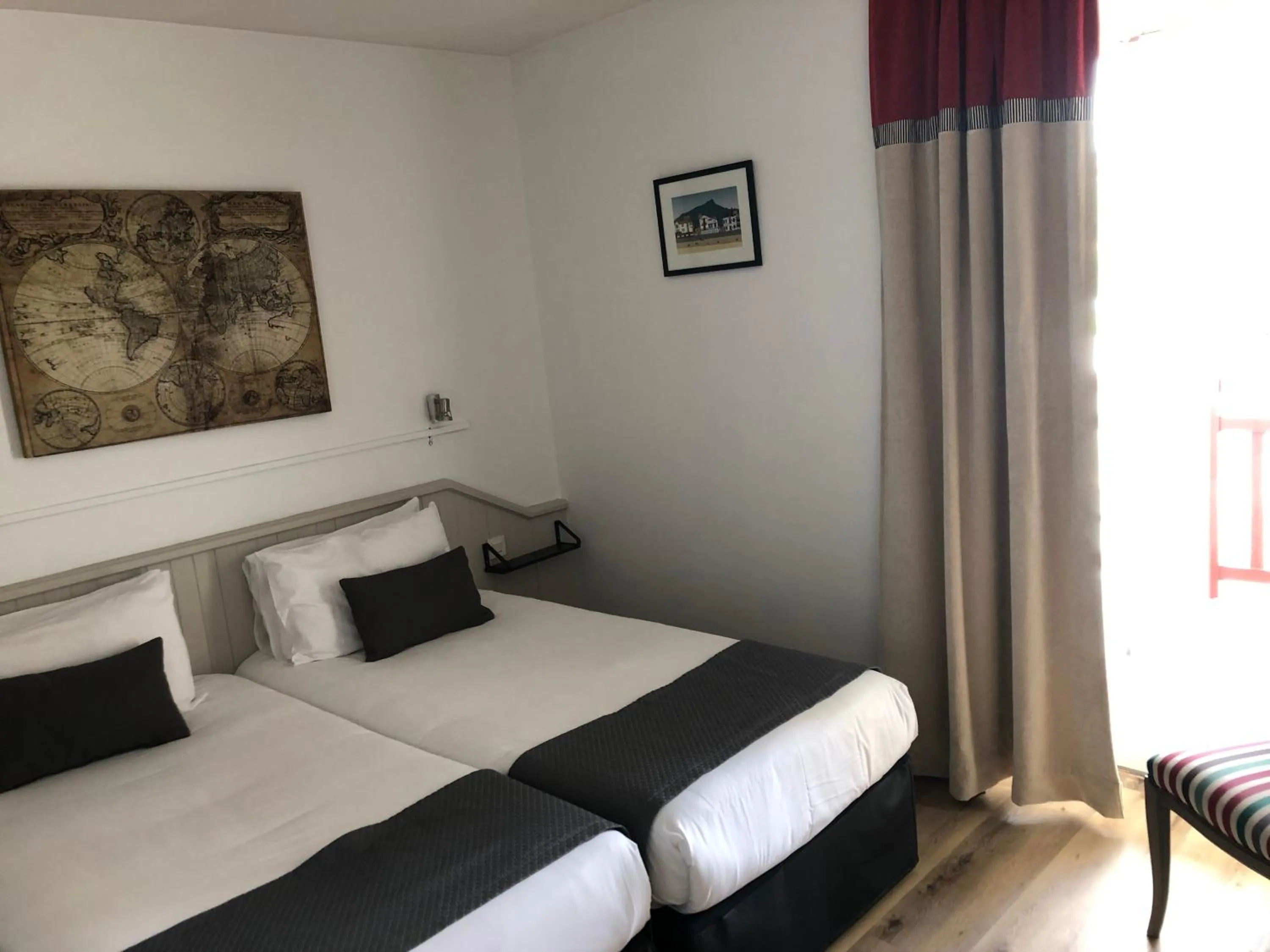 Photo of the whole room, Bed in Hôtel Ursula