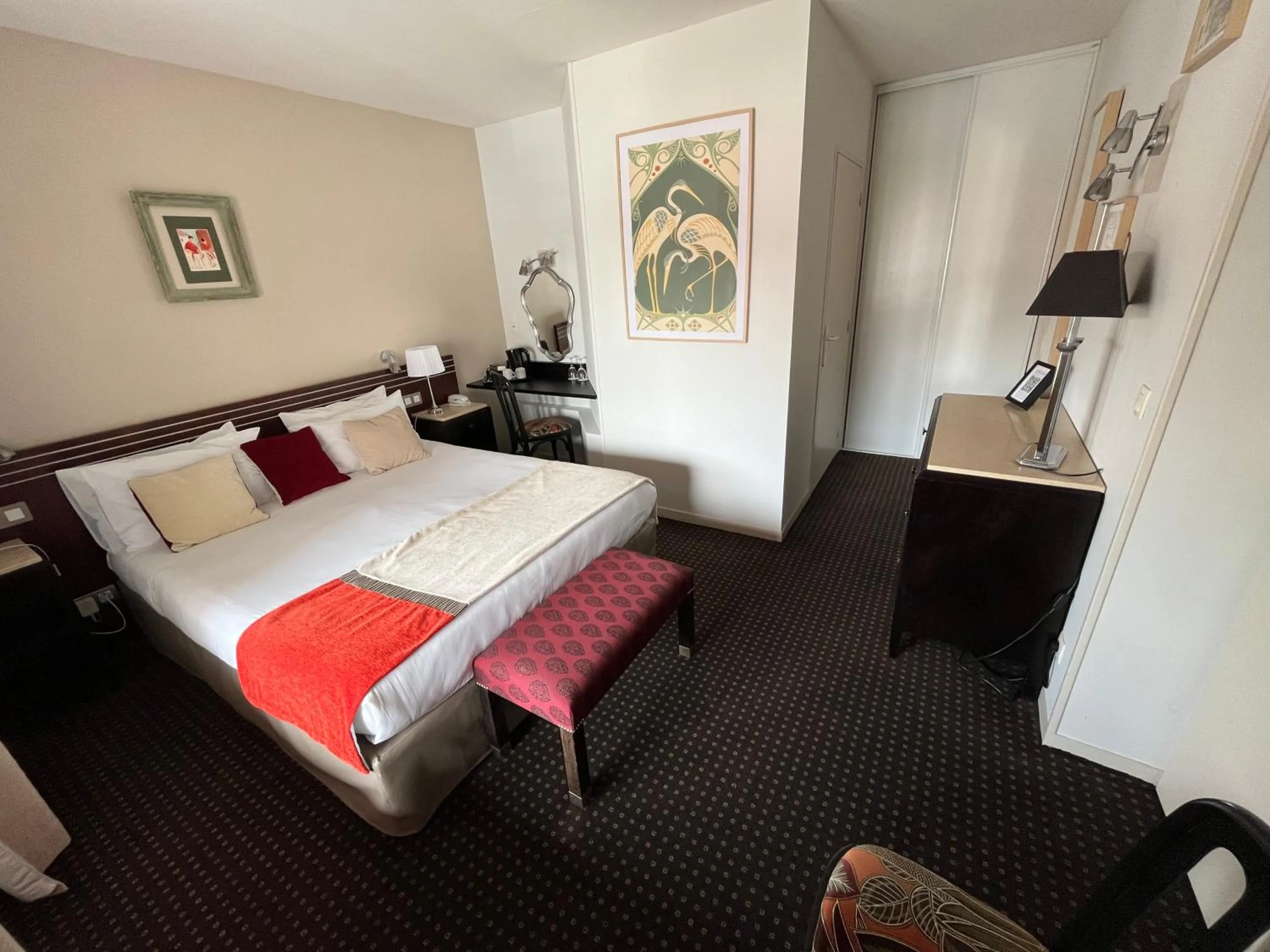 Photo of the whole room, Bed in Hôtel Ursula