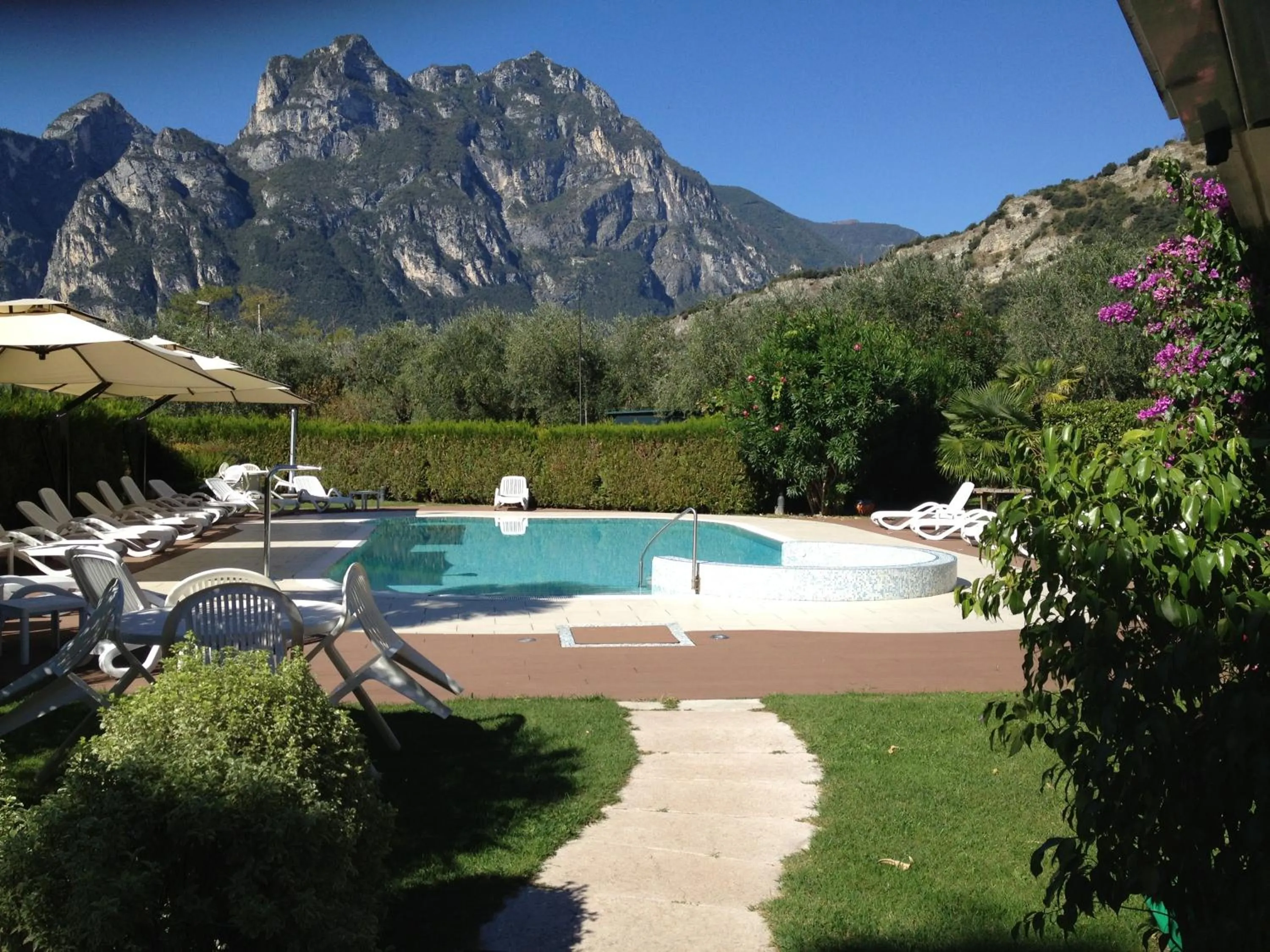 Facade/entrance in Hotel Villa Rosa