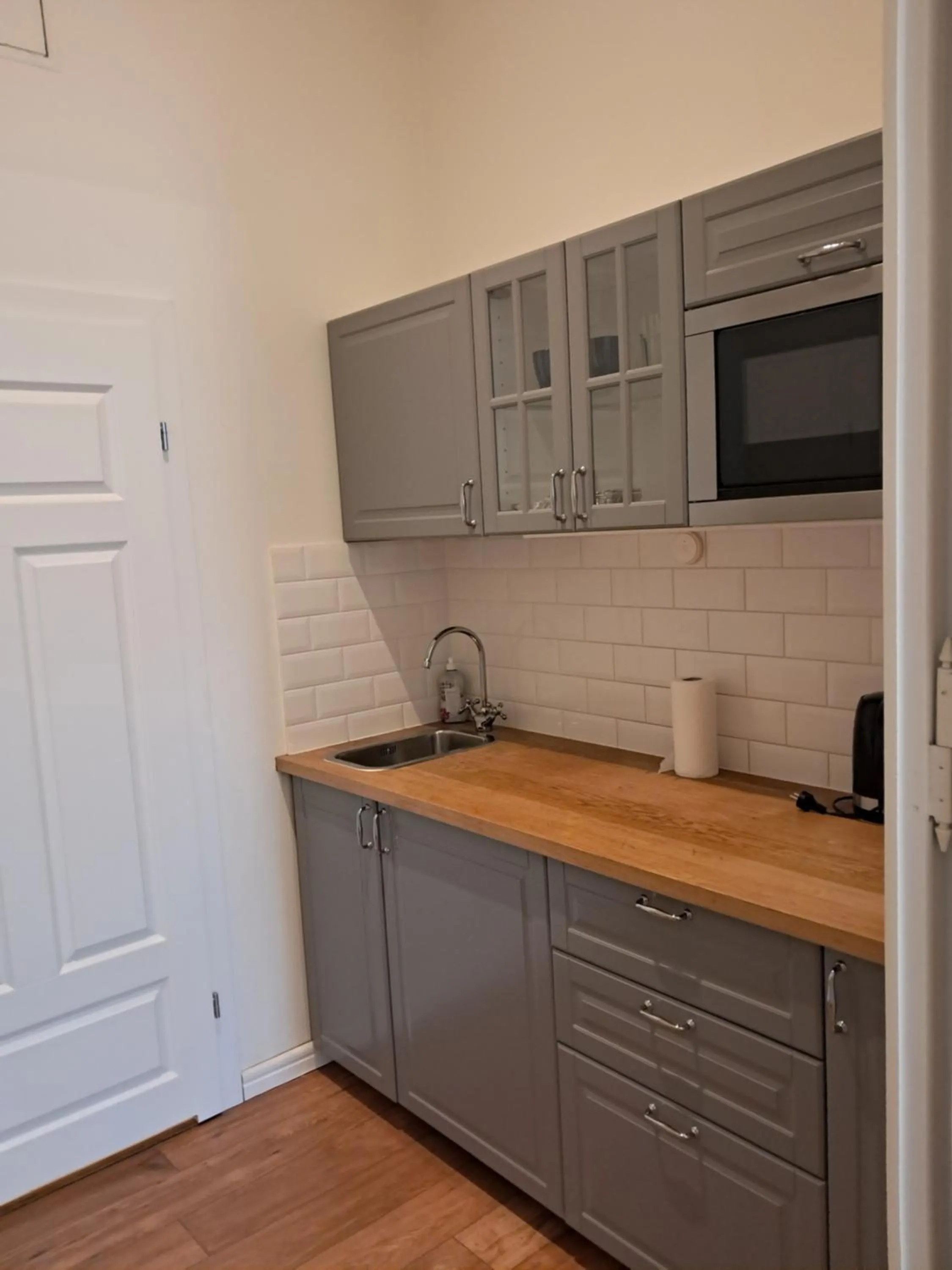 Kitchen or kitchenette in Angel House Aparthotel