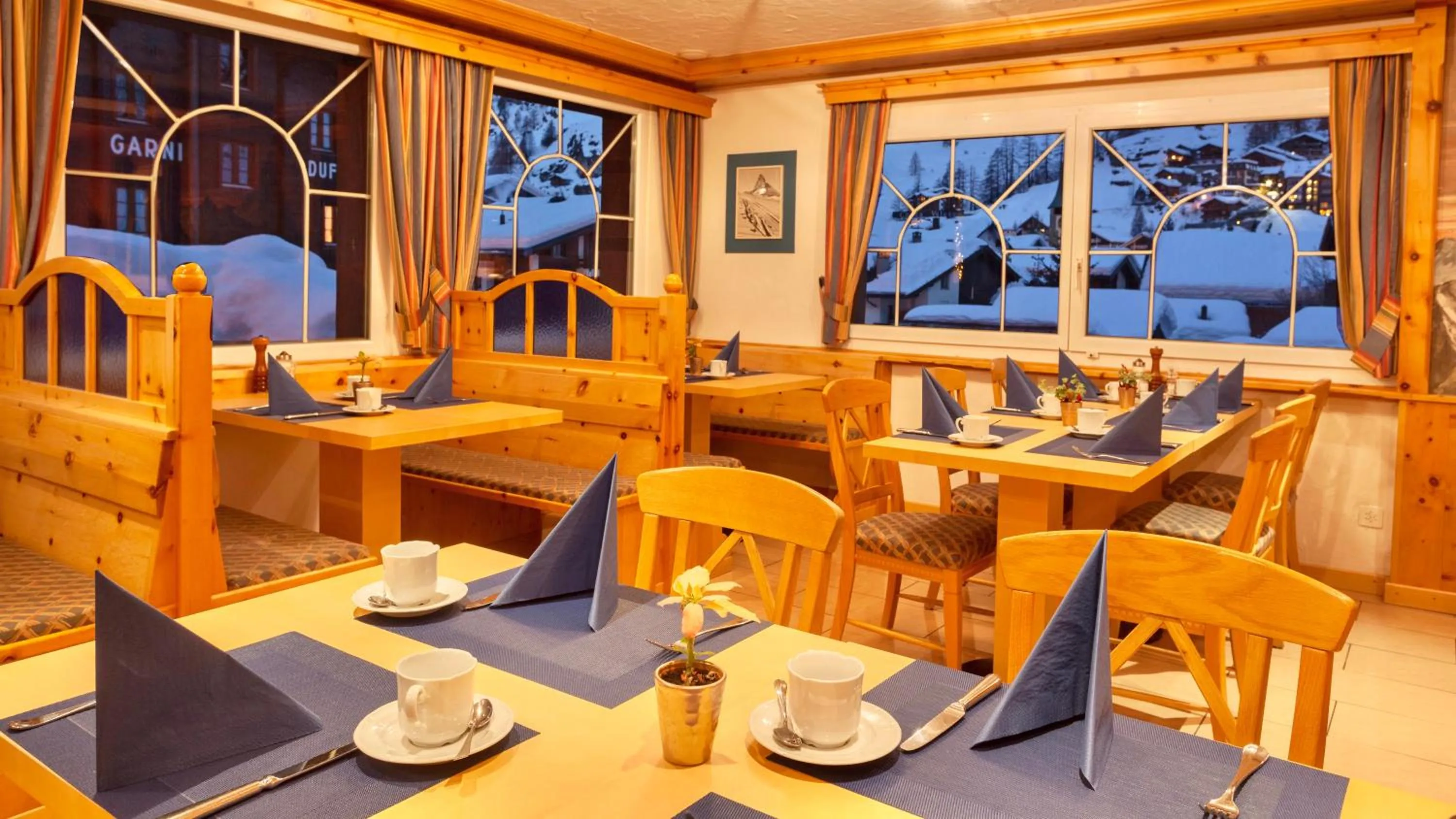 Restaurant/places to eat in Hotel Capricorn