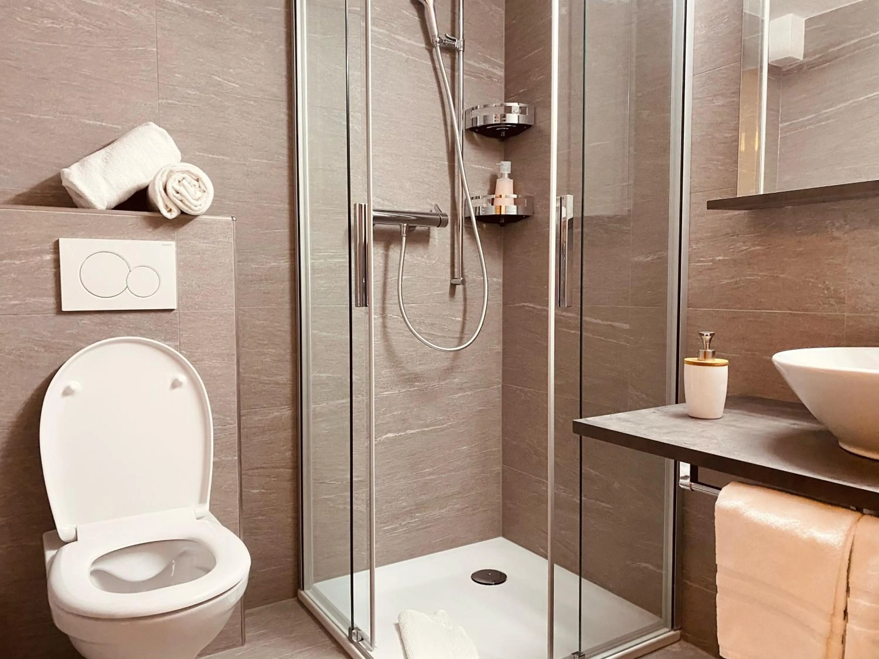 Shower in Hotel Capricorn