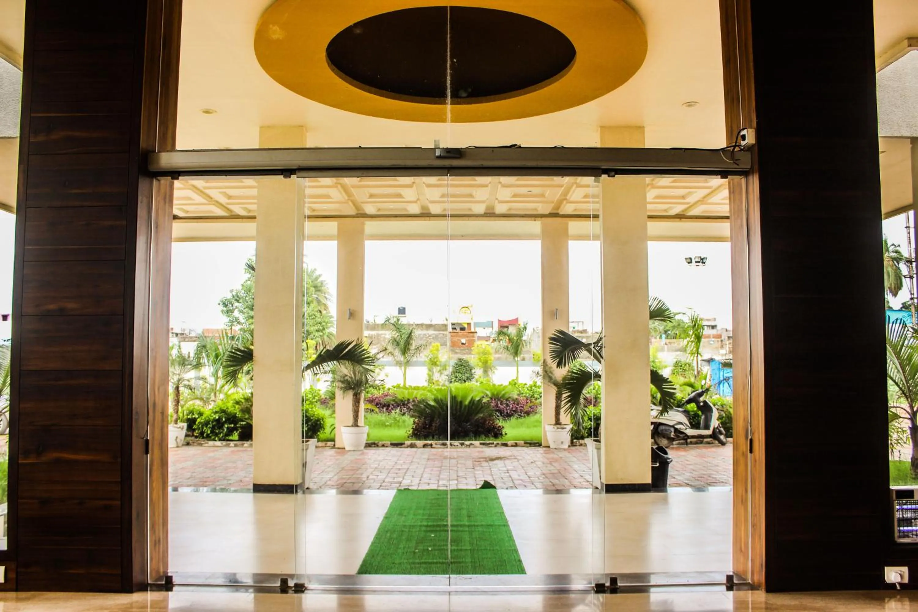 Facade/entrance in Solitaire Hotel And Resorts