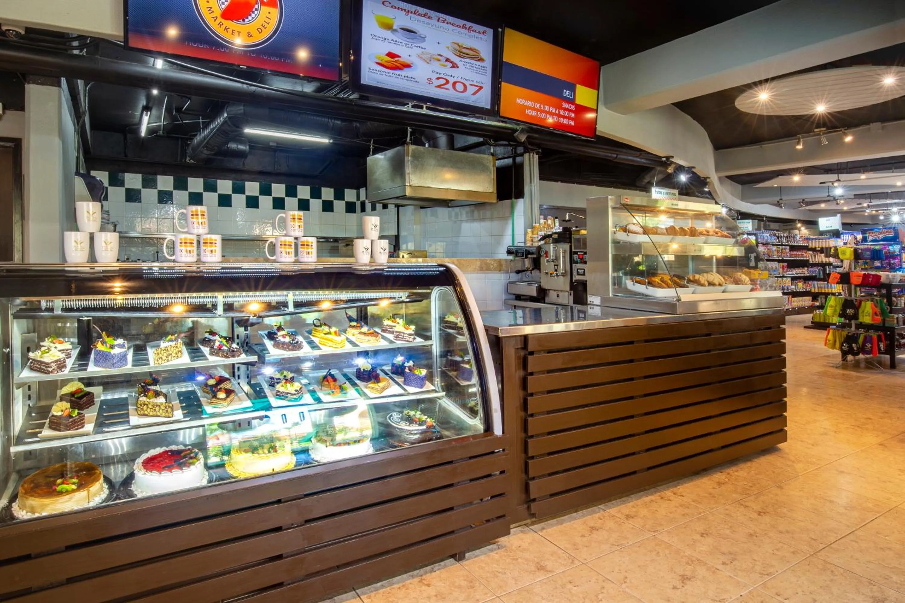 On-site shops in Villa Del Palmar Flamingos Beach Resort & Spa