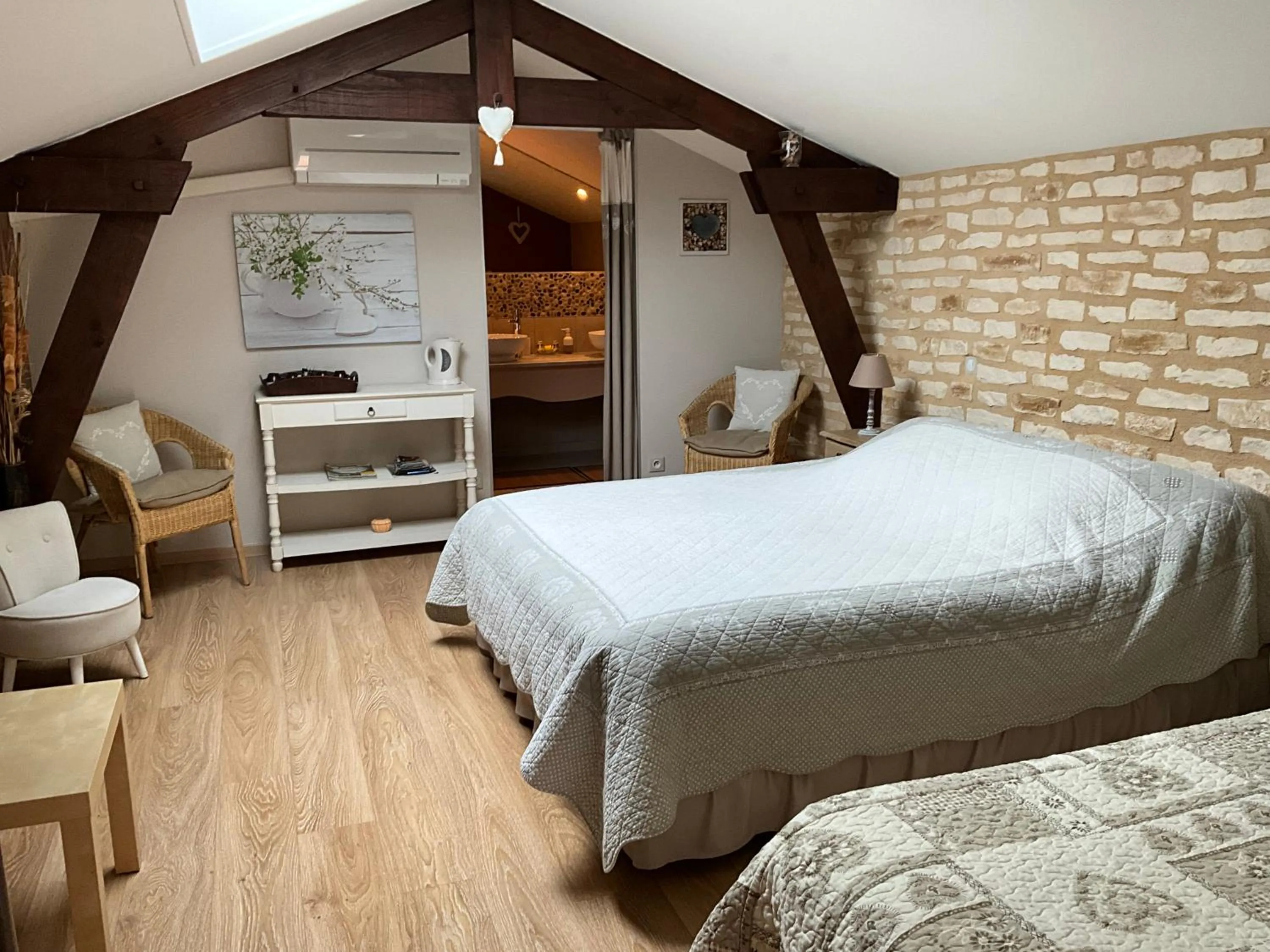 Bedroom, Bed in Le Moulin de Mayence