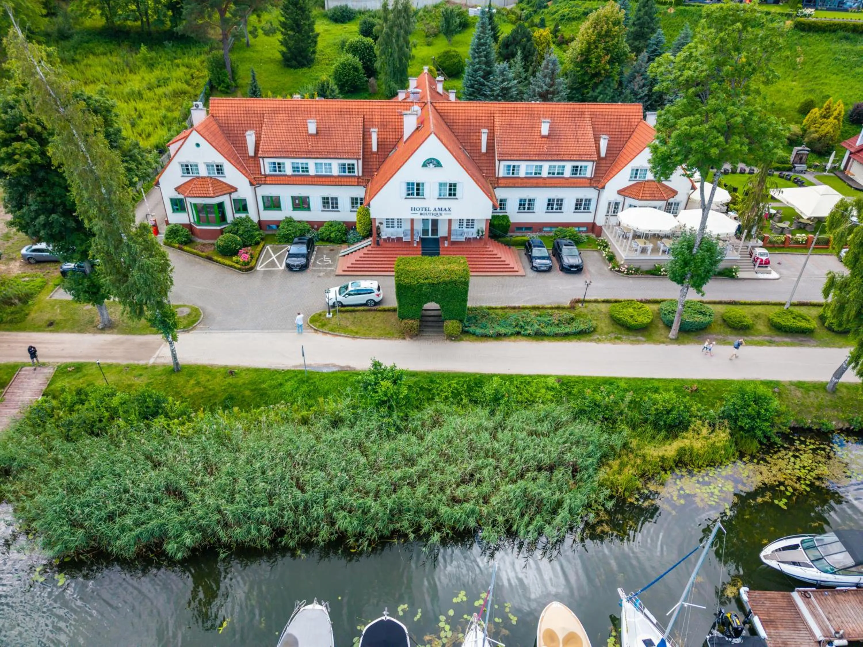 Property building in Amax Boutique Hotel