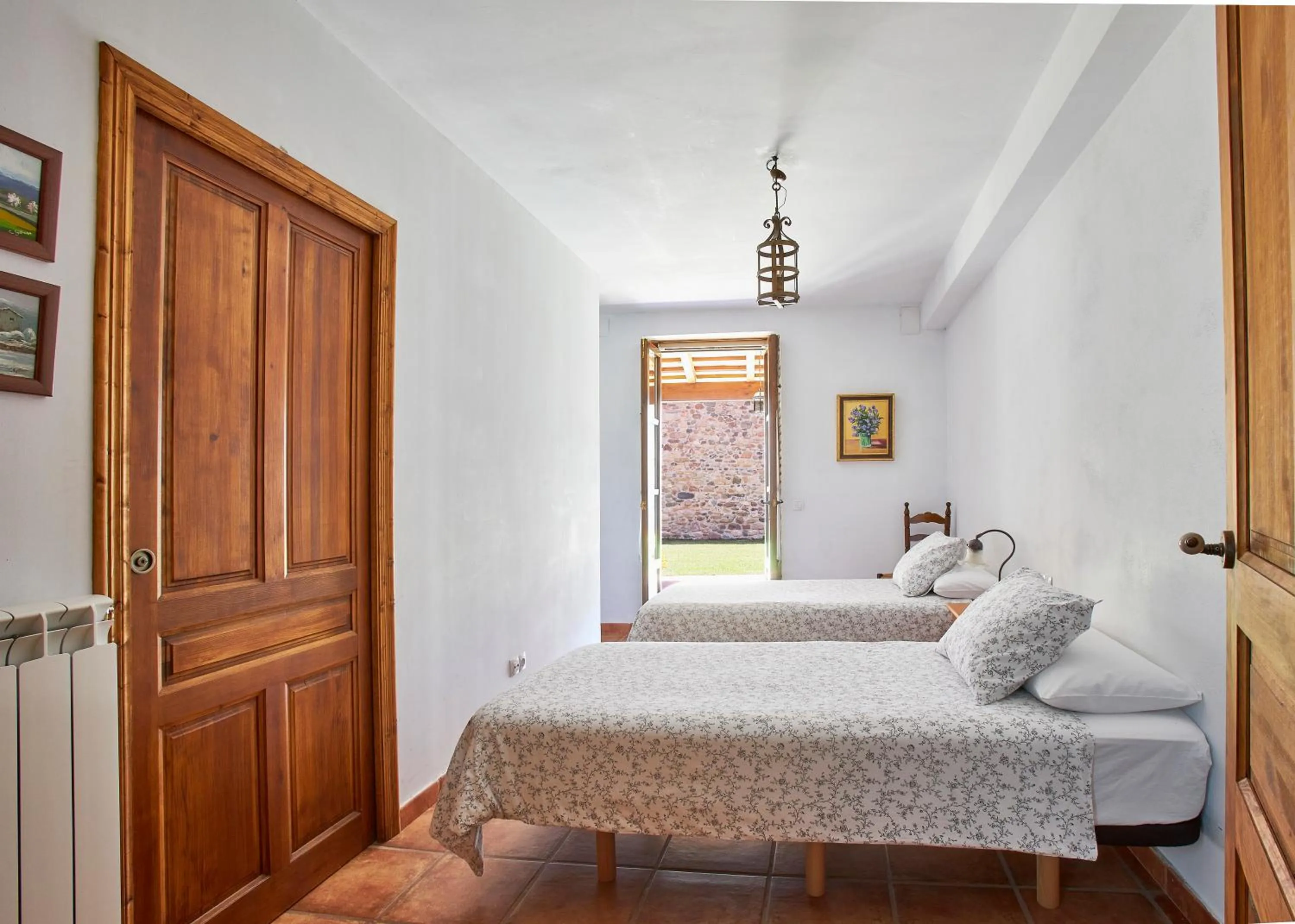 Patio, Bed in Rincón de piedra BCN