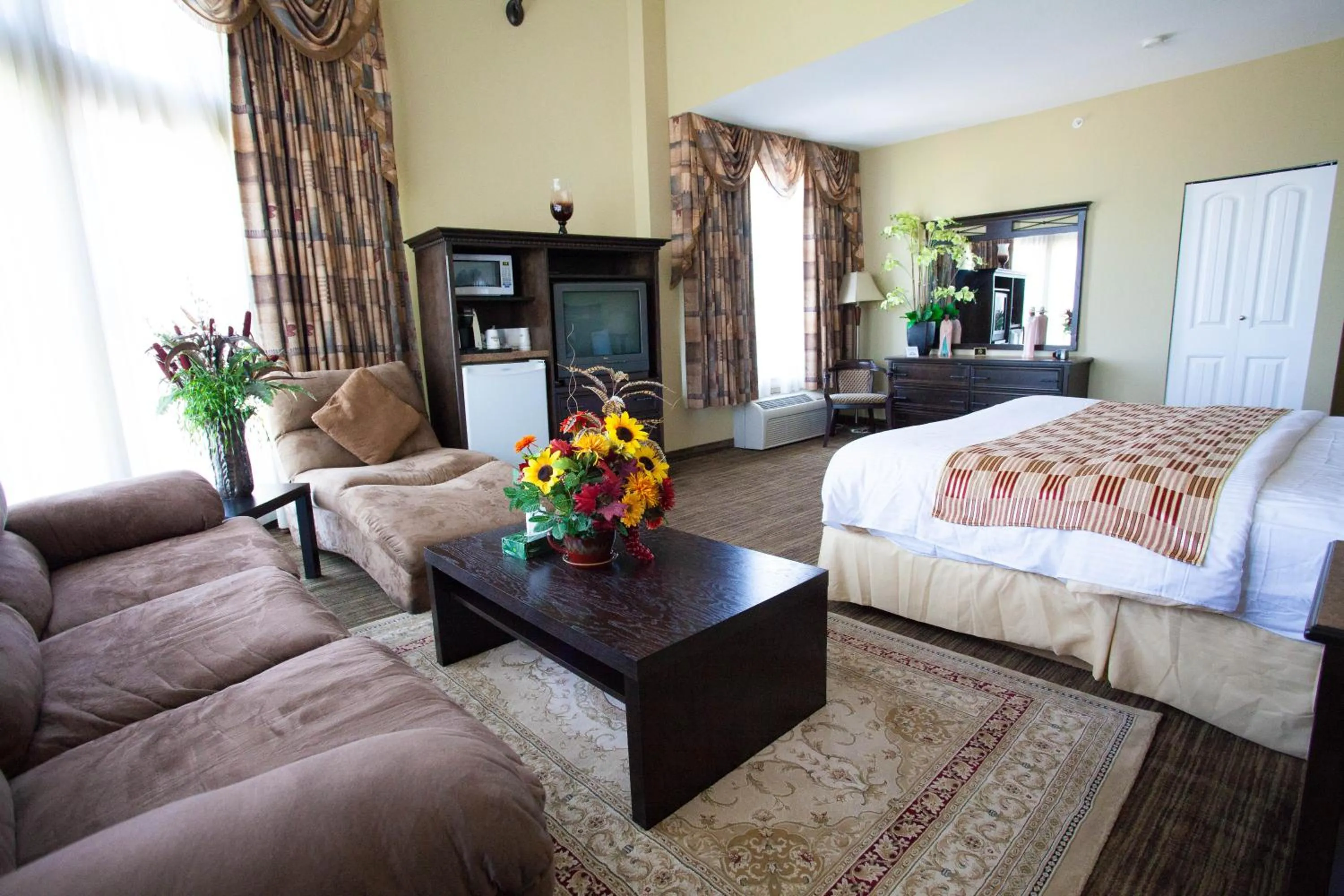 Seating area, Bed in Days Inn by Wyndham Surrey