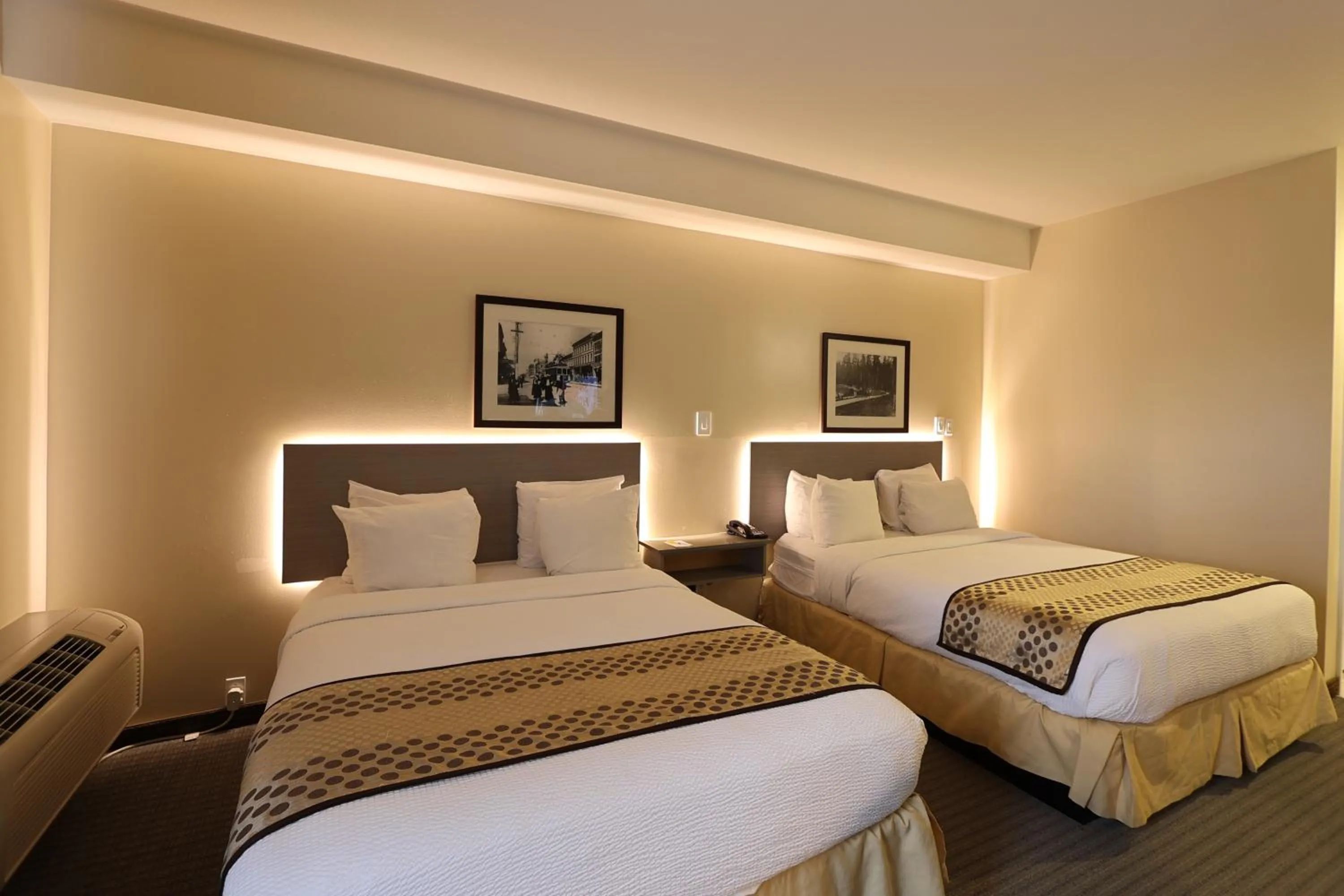 Bedroom, Bed in Days Inn by Wyndham Surrey