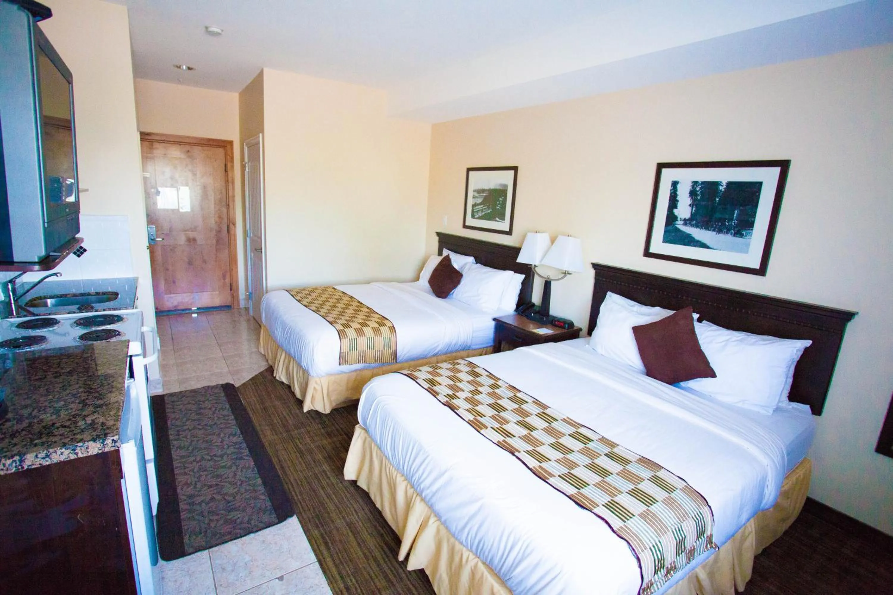 Bedroom, Bed in Days Inn by Wyndham Surrey