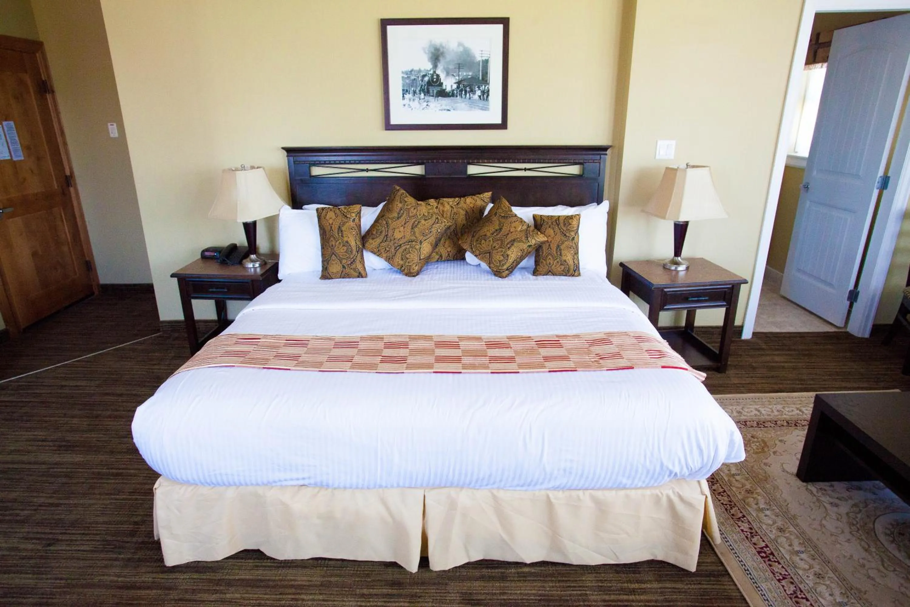 Photo of the whole room, Bed in Days Inn by Wyndham Surrey